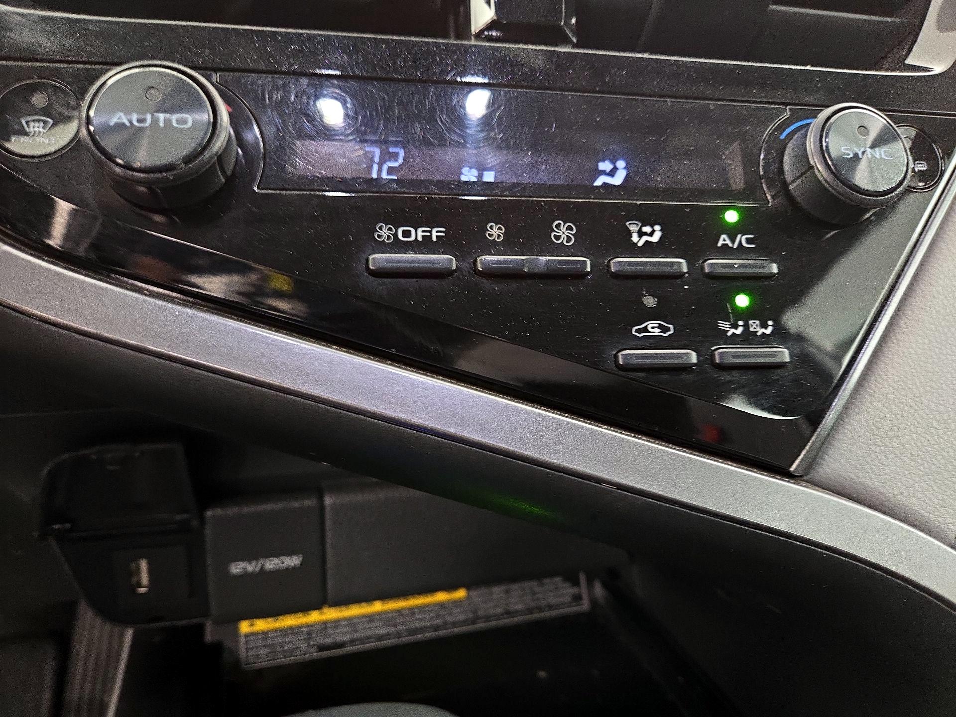 Thumbnail: 2021 Toyota Camry - 16