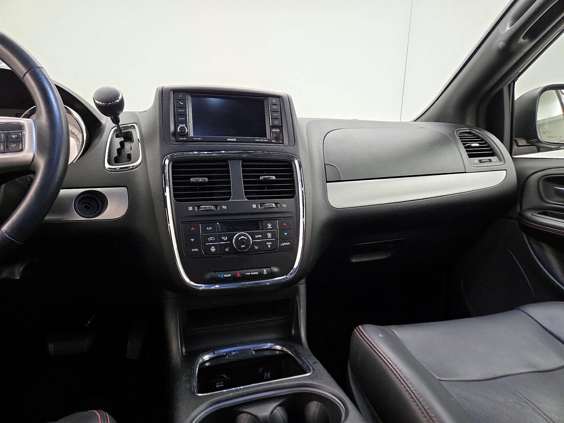 Thumbnail: 2019 Dodge Grand Caravan - 9