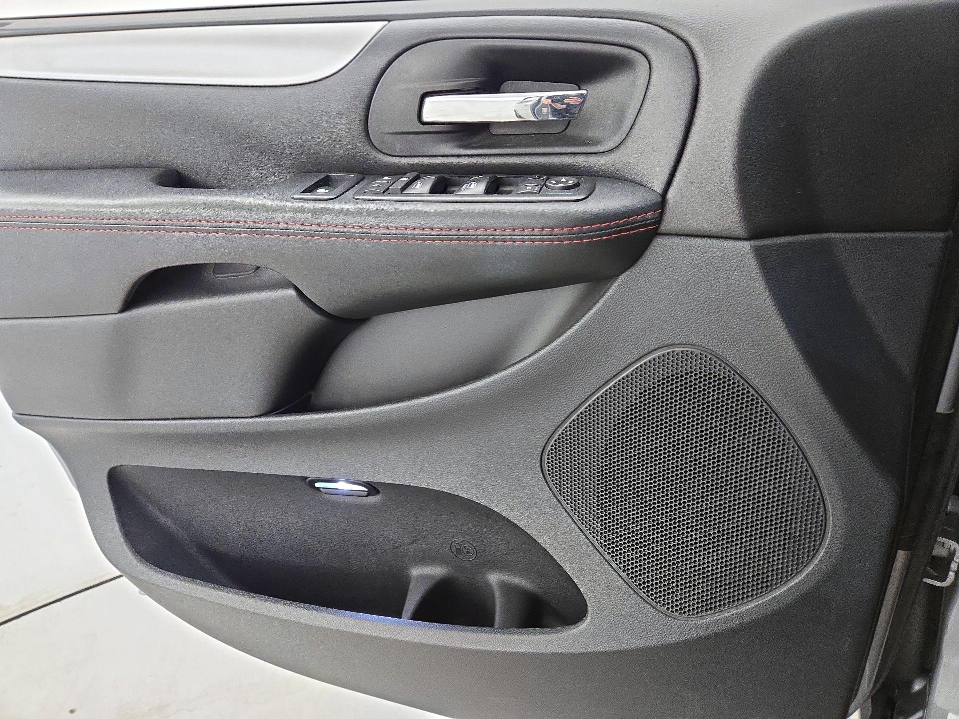 Thumbnail: 2019 Dodge Grand Caravan - 12