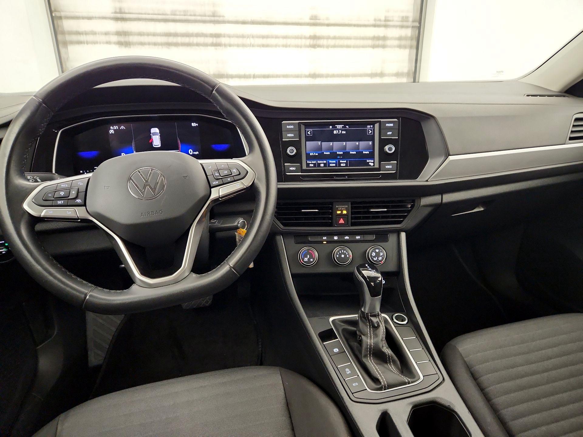 Thumbnail: 2024 Volkswagen Jetta - 9