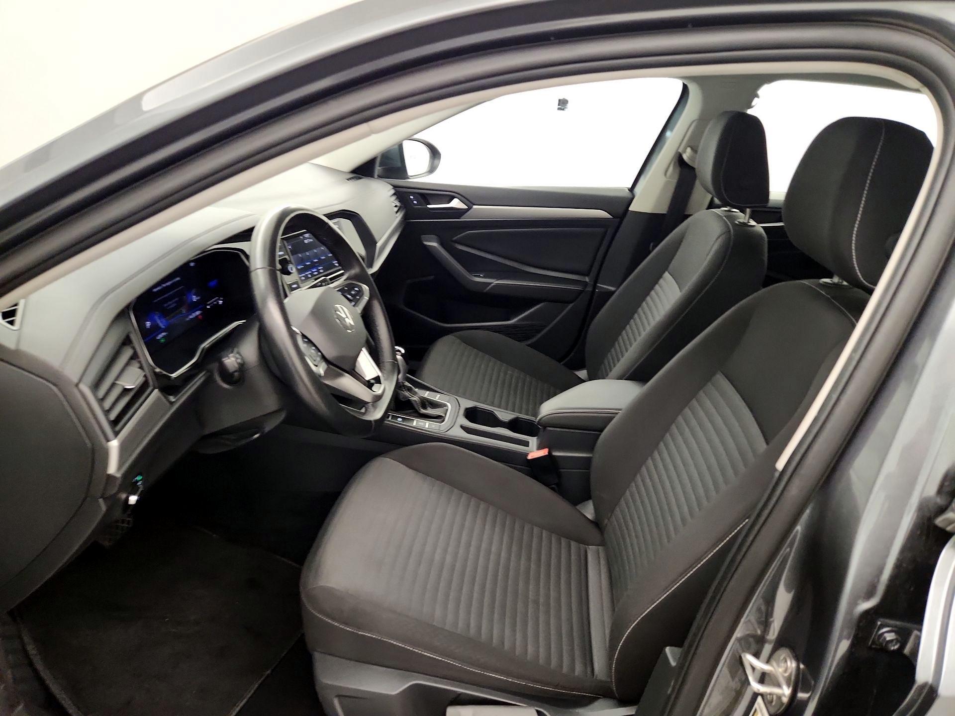 Thumbnail: 2024 Volkswagen Jetta - 11