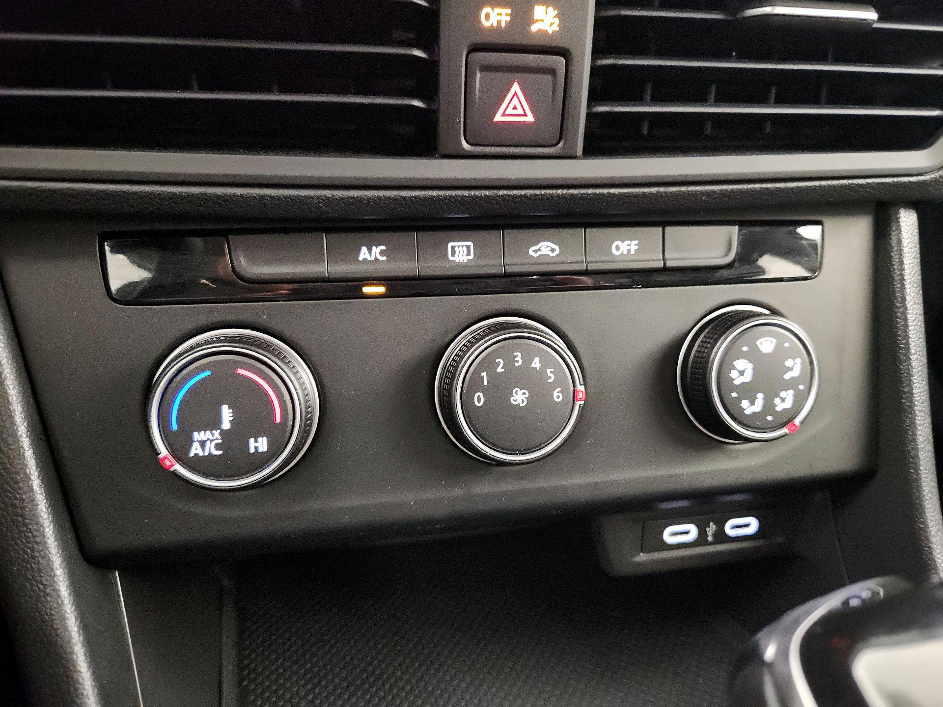 Thumbnail: 2024 Volkswagen Jetta - 16