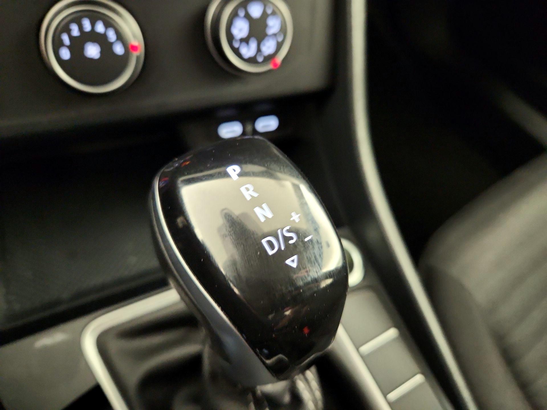 Thumbnail: 2024 Volkswagen Jetta - 17