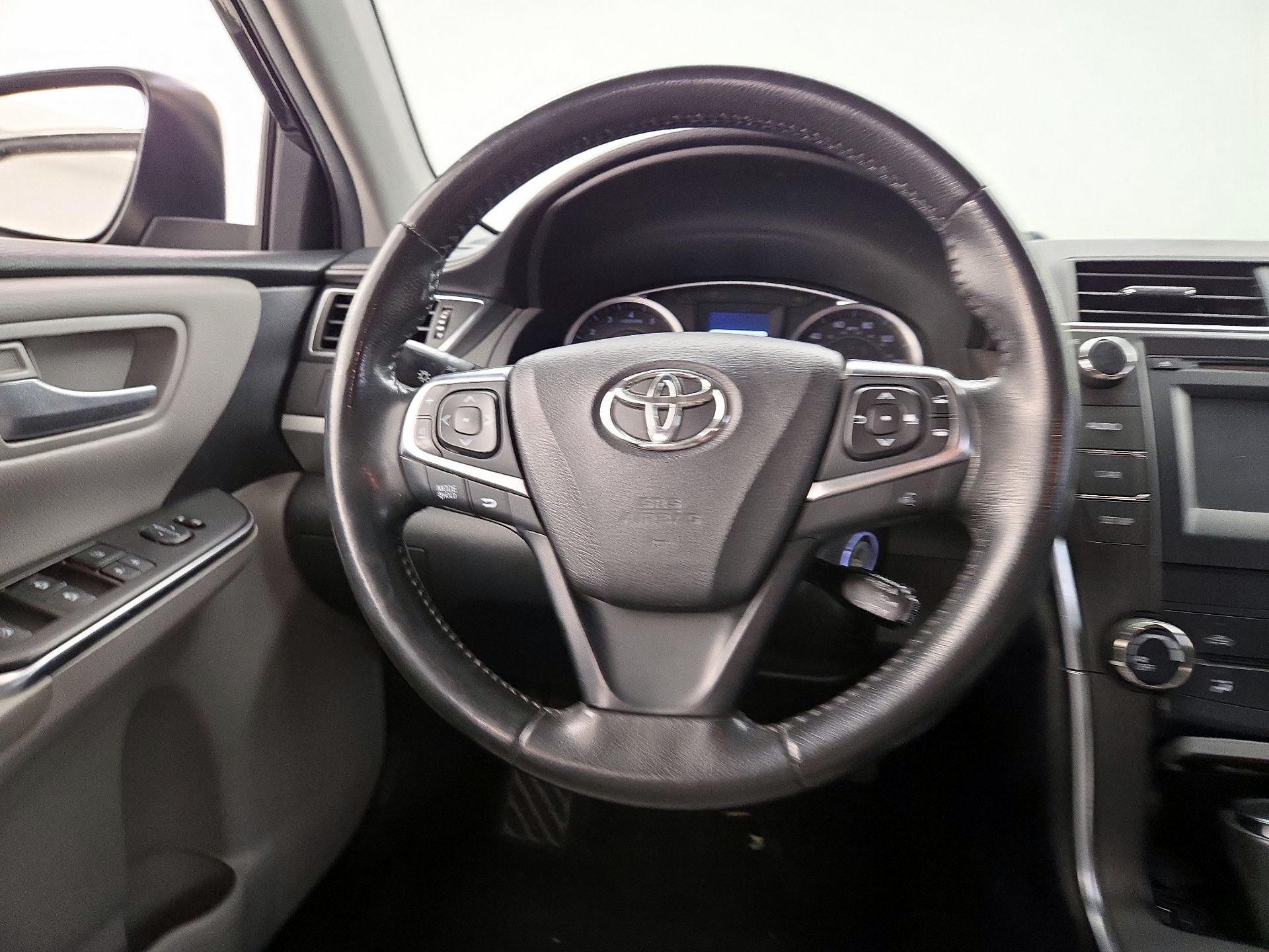 Thumbnail: 2016 Toyota Camry - 10