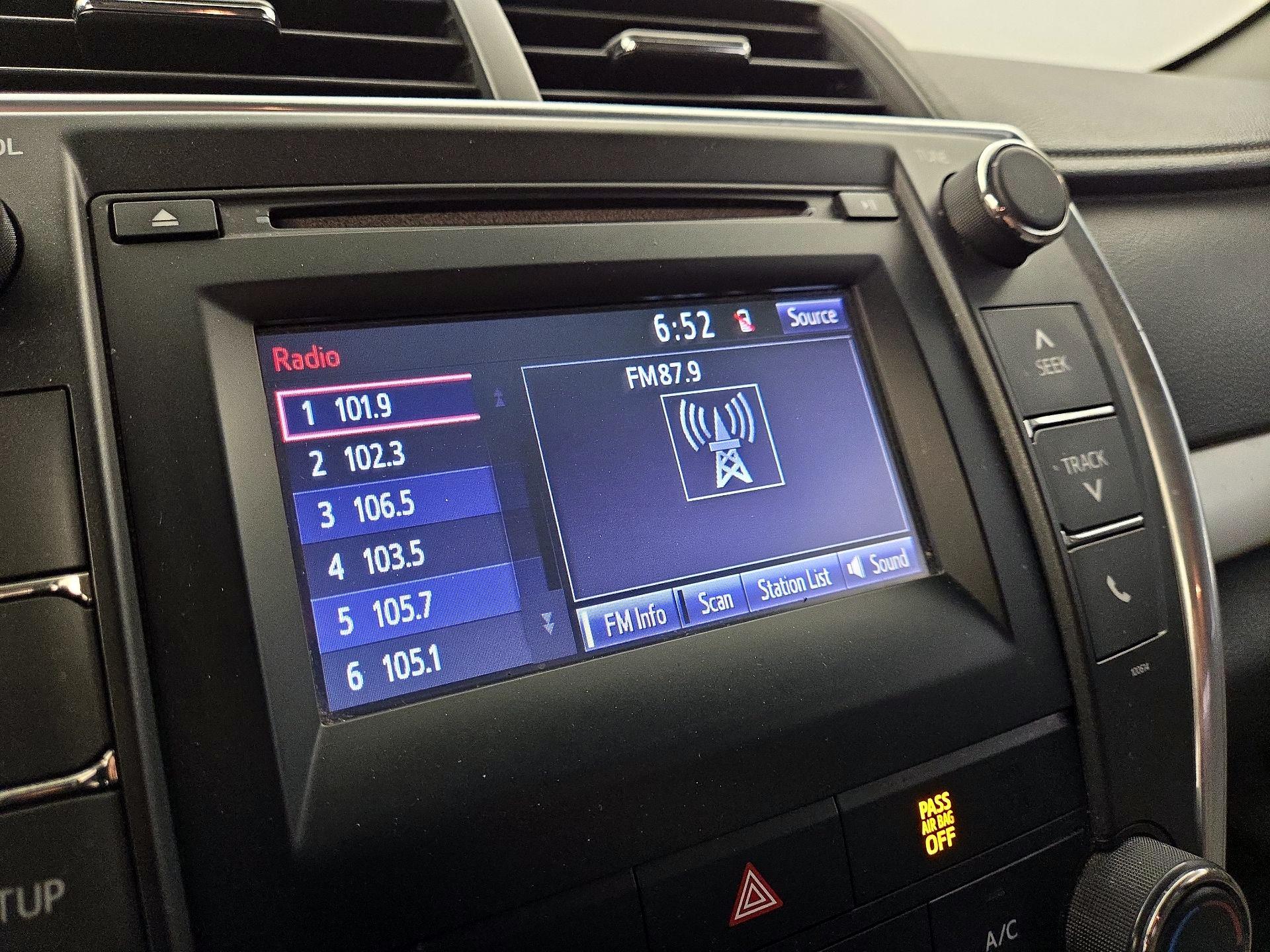 Thumbnail: 2016 Toyota Camry - 15