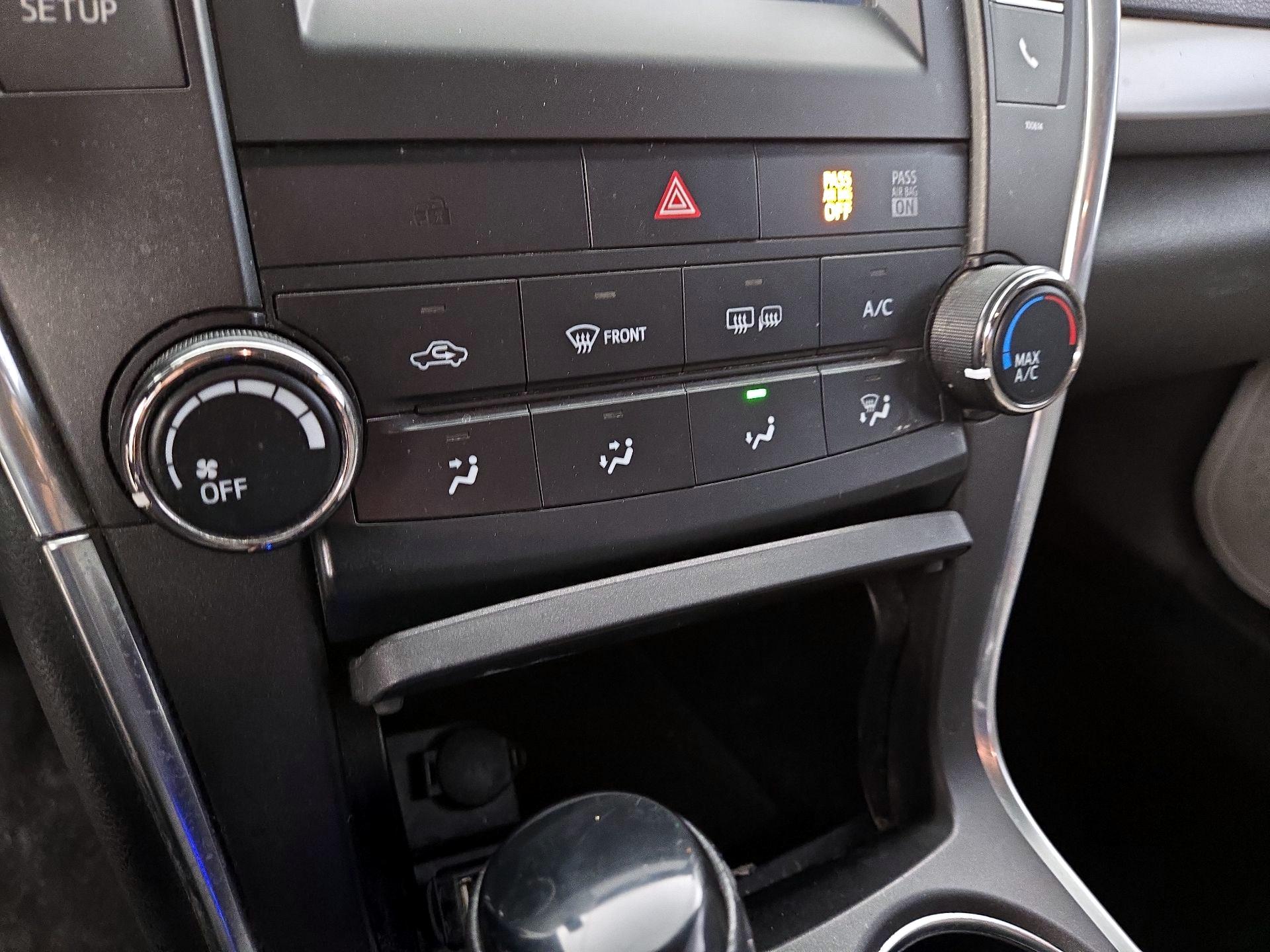 Thumbnail: 2016 Toyota Camry - 16