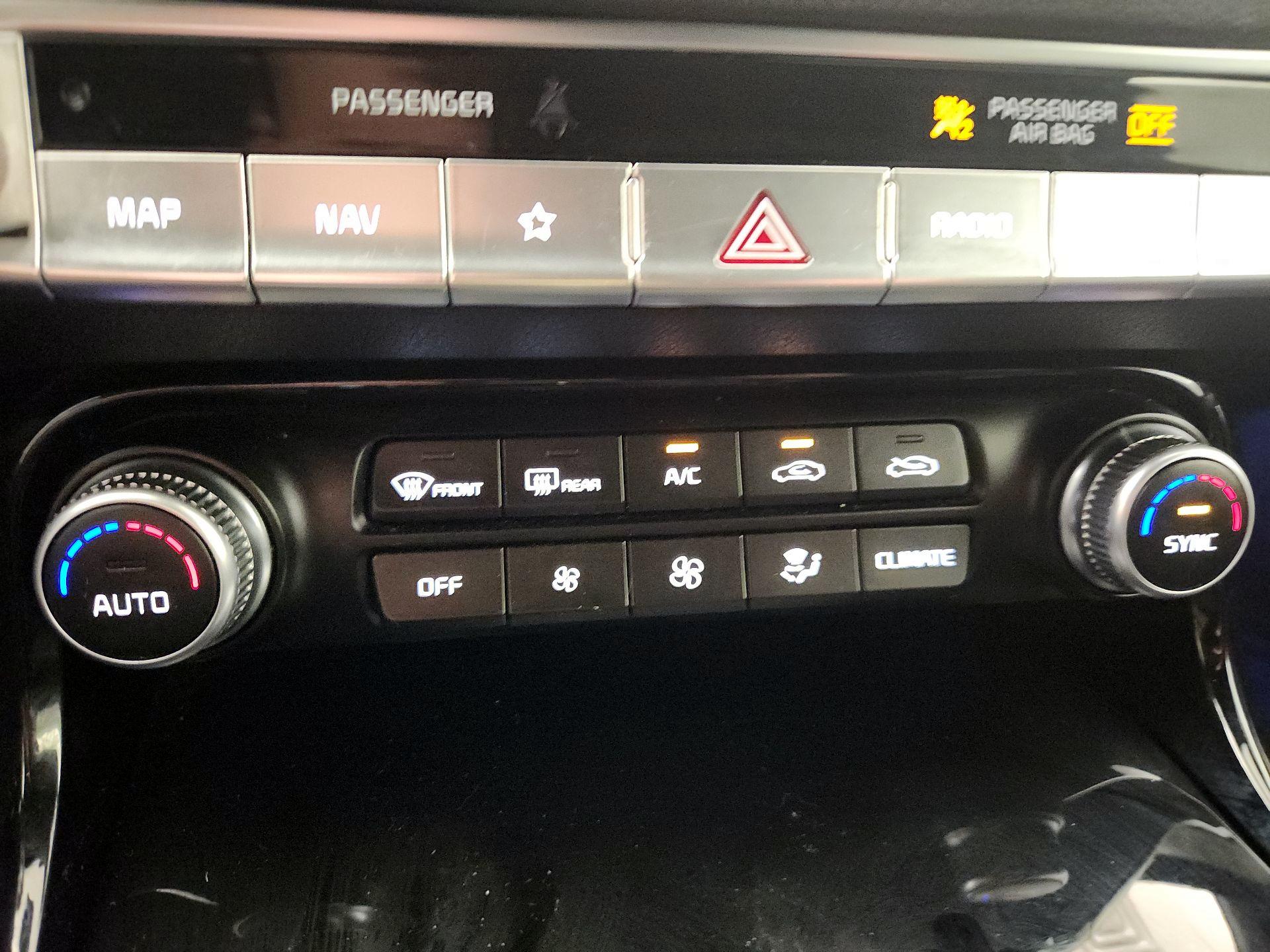 Thumbnail: 2022 Kia Stinger - 17