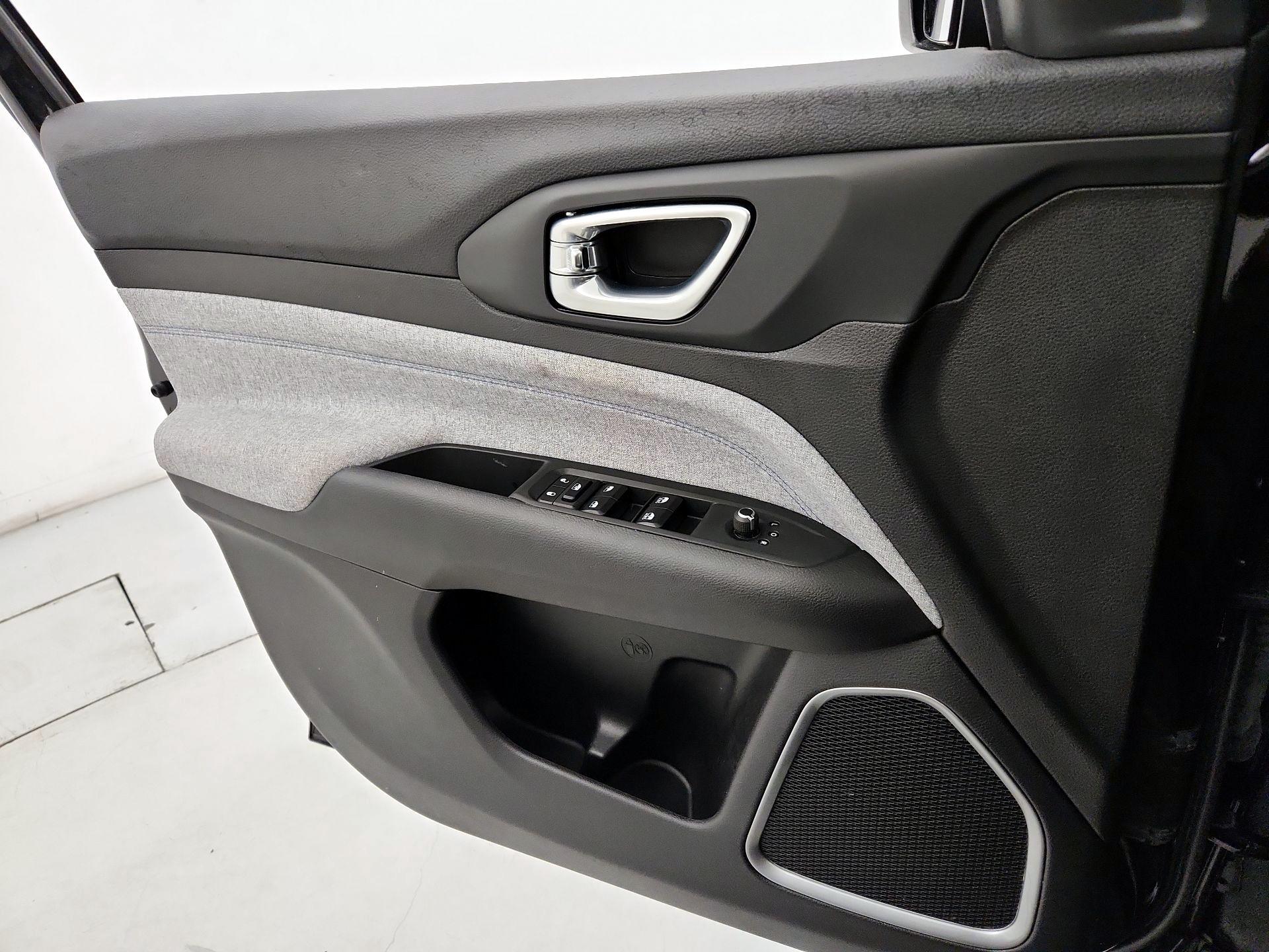 Thumbnail: 2023 Jeep Compass - 12