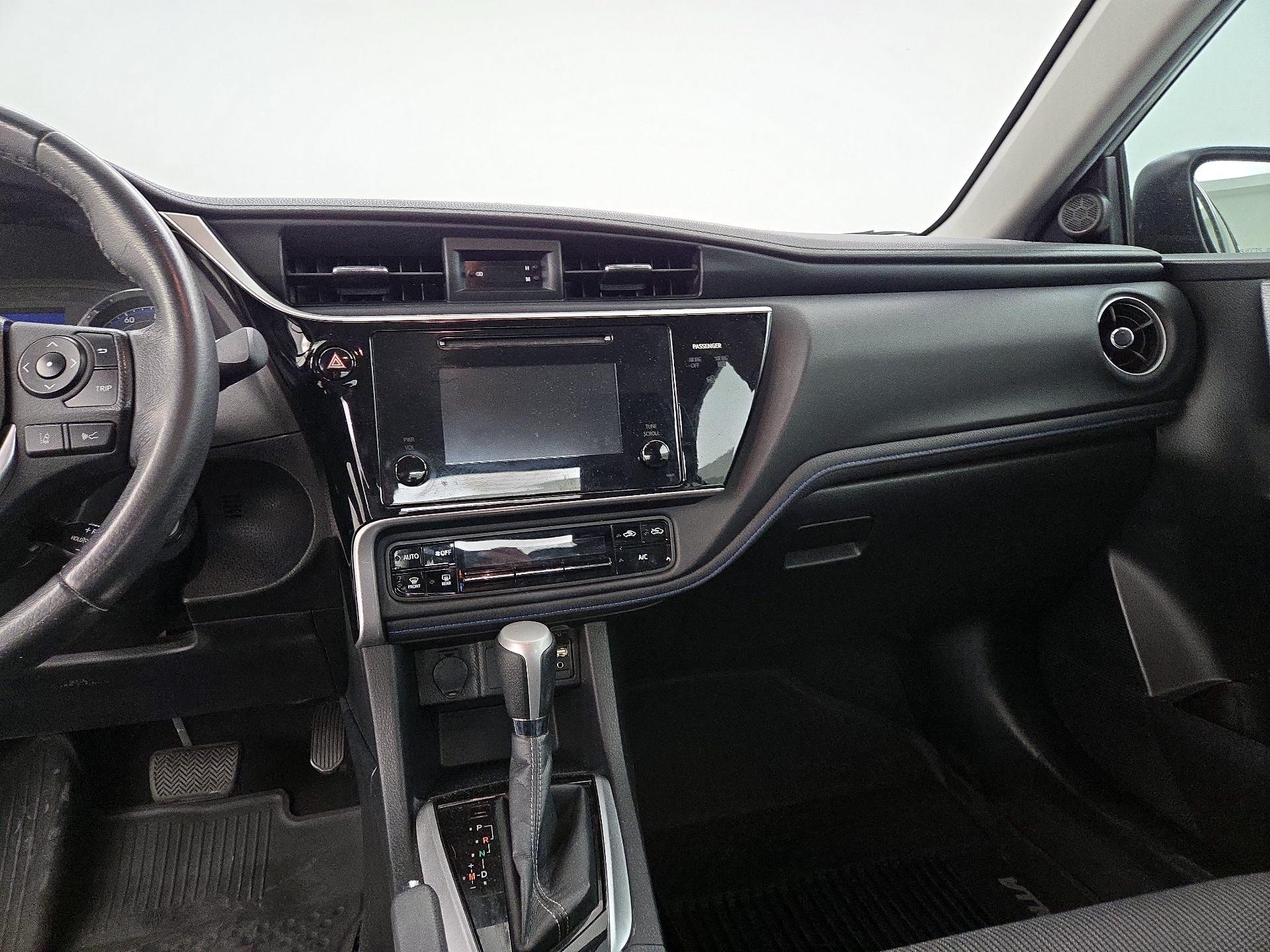 Thumbnail: 2017 Toyota Corolla - 9