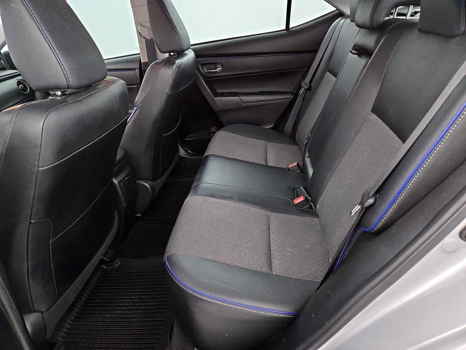 2017 Toyota Corolla SE - Photo 20