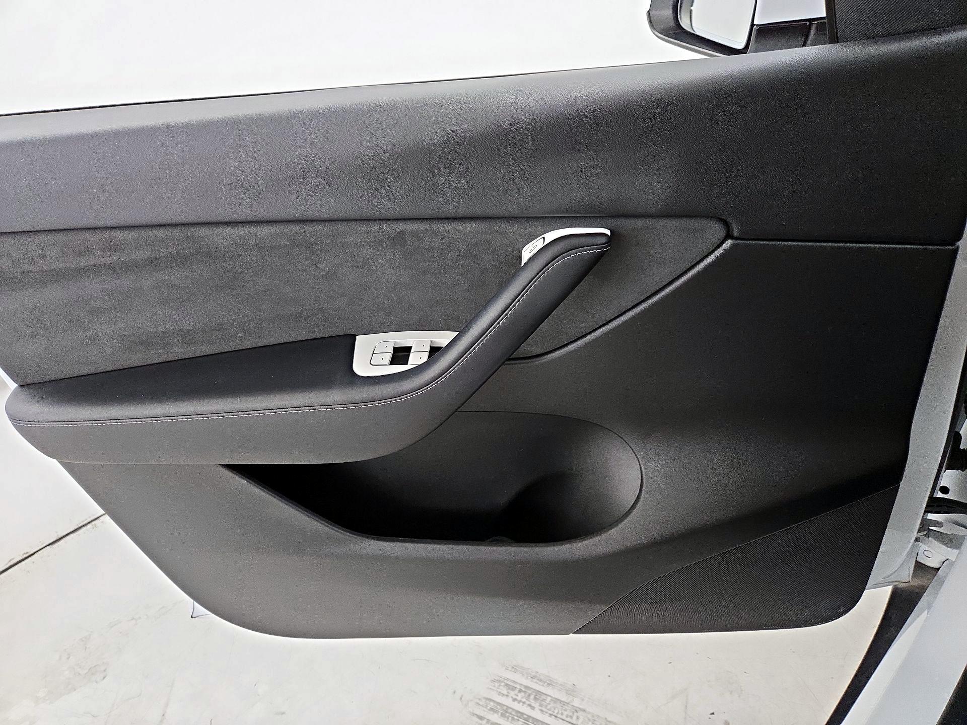 Thumbnail: 2022 Tesla Model Y - 12