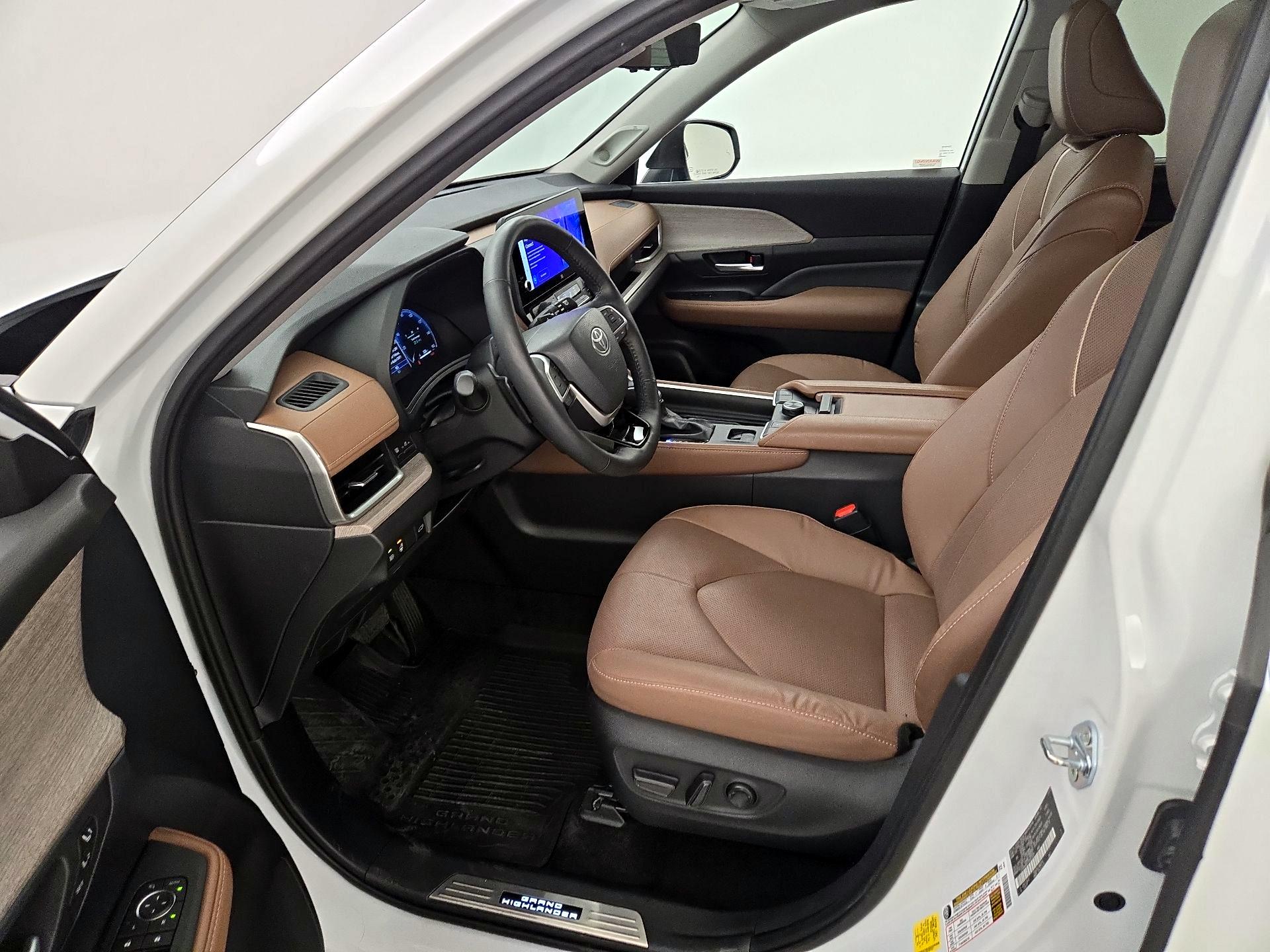 Thumbnail: 2025 Toyota Grand Highlander - 11