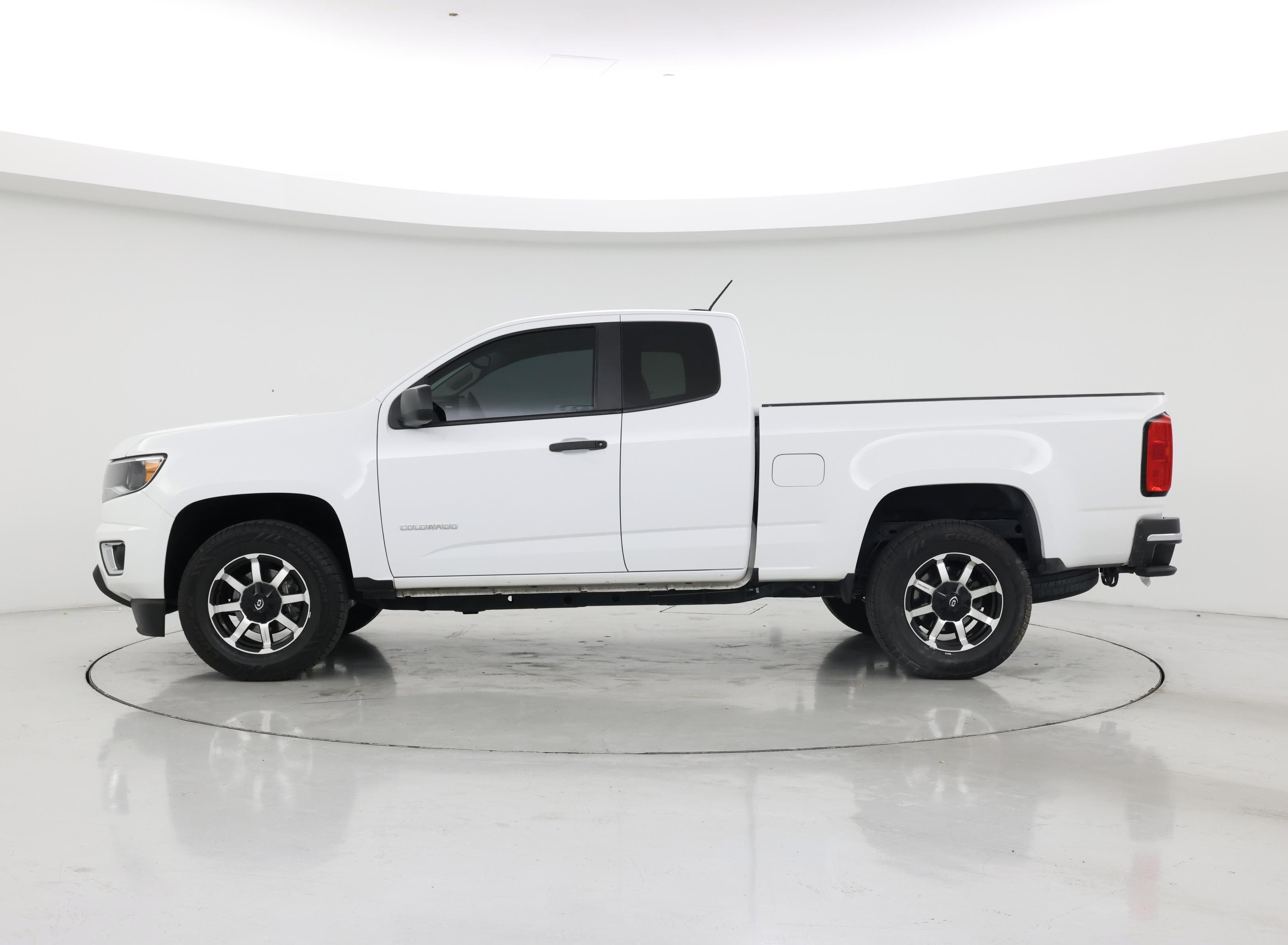 Thumbnail: 2016 Chevrolet Colorado - 3