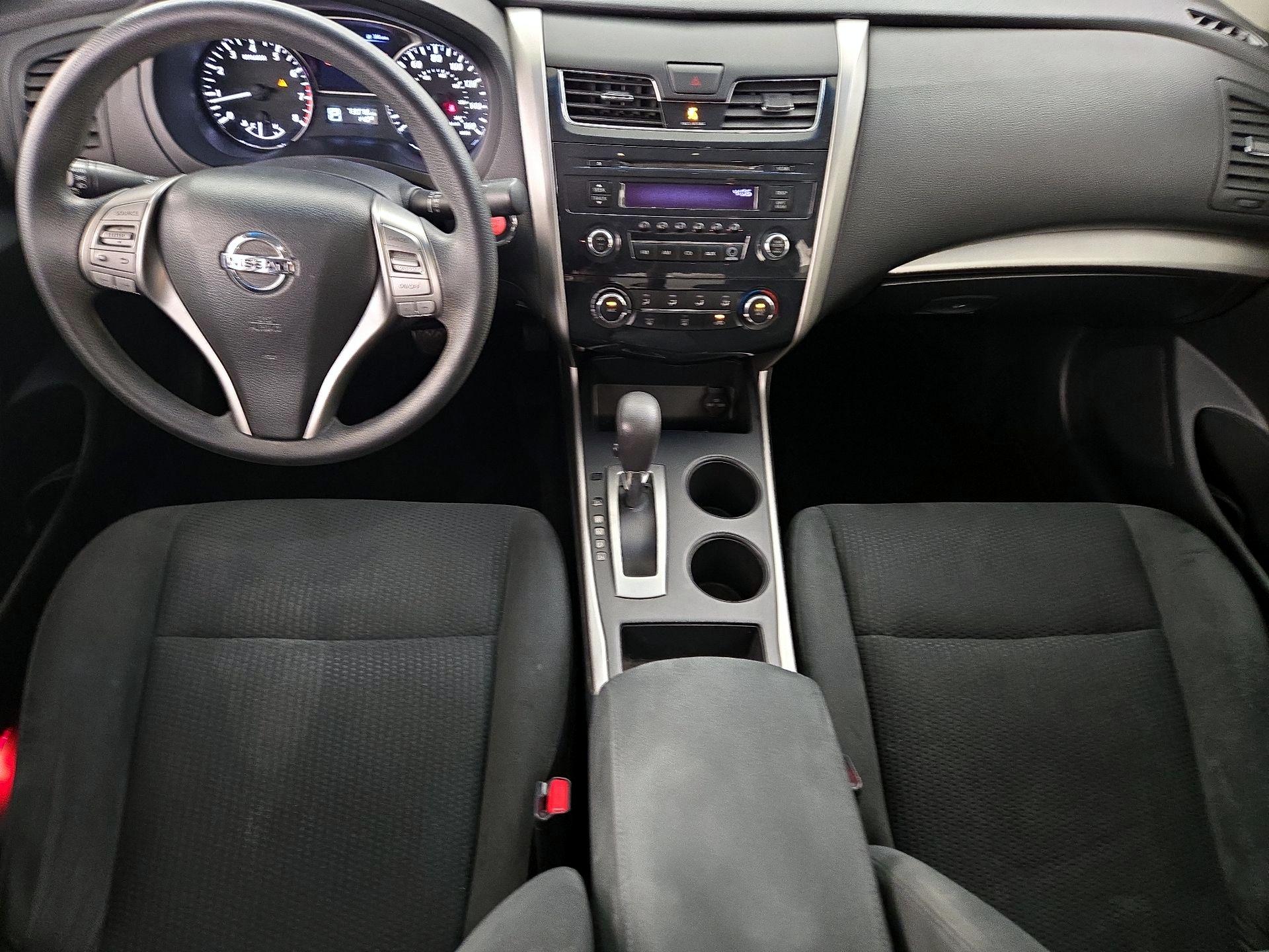 Thumbnail: 2015 Nissan Altima - 9