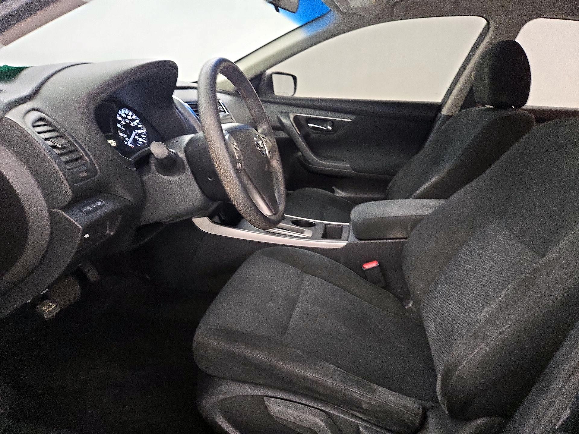 Thumbnail: 2015 Nissan Altima - 11