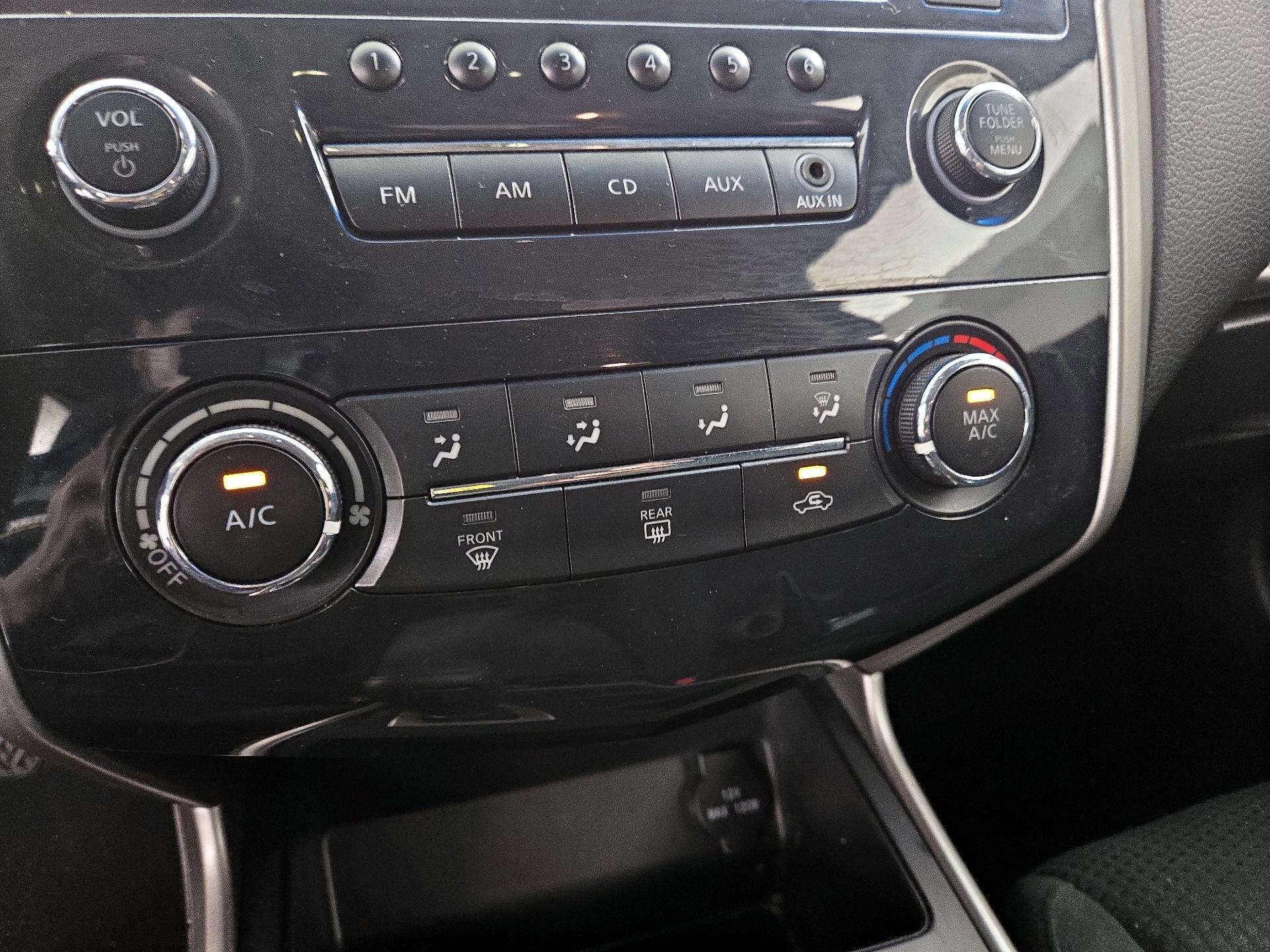 Thumbnail: 2015 Nissan Altima - 14