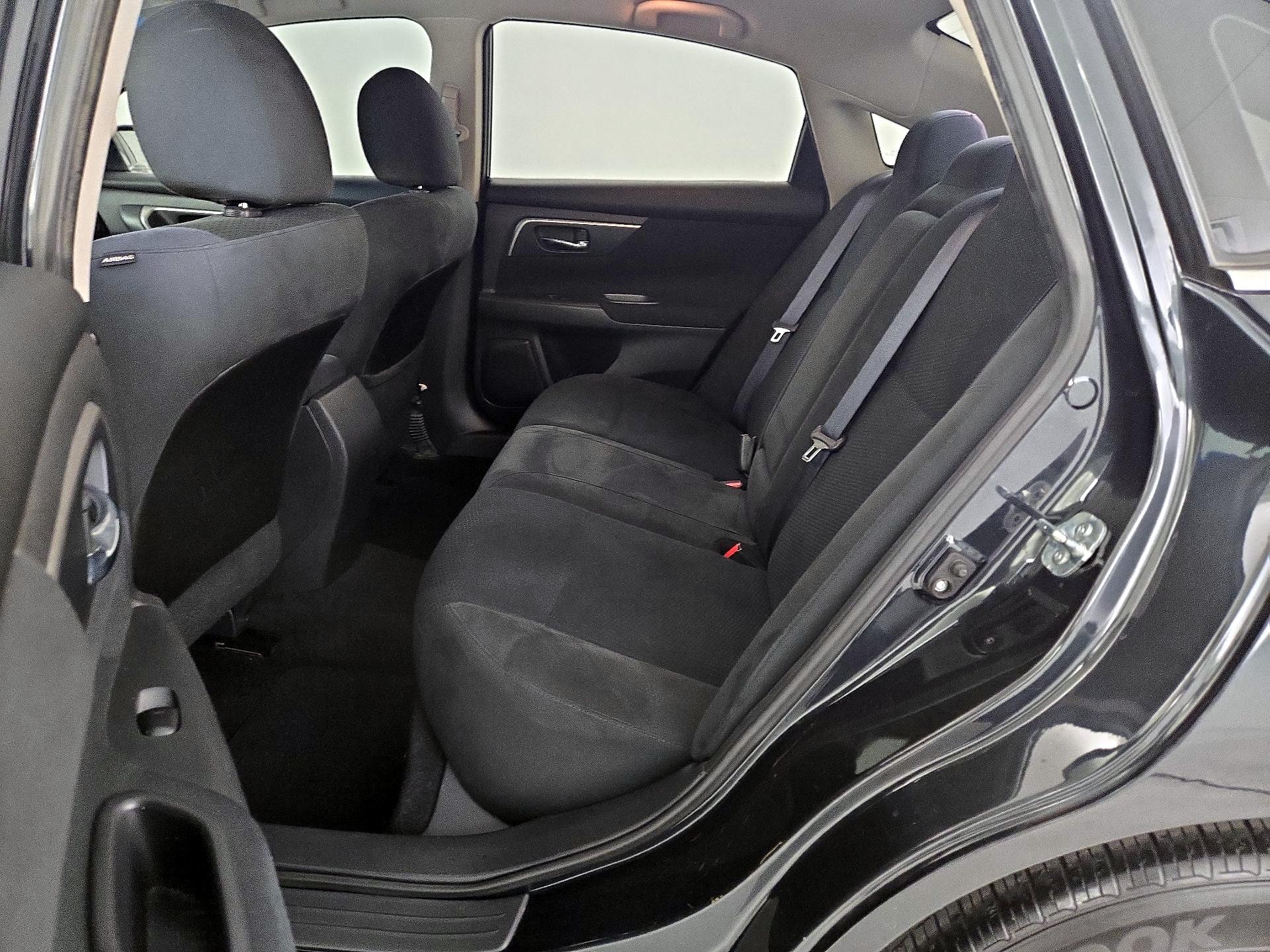 Thumbnail: 2015 Nissan Altima - 17