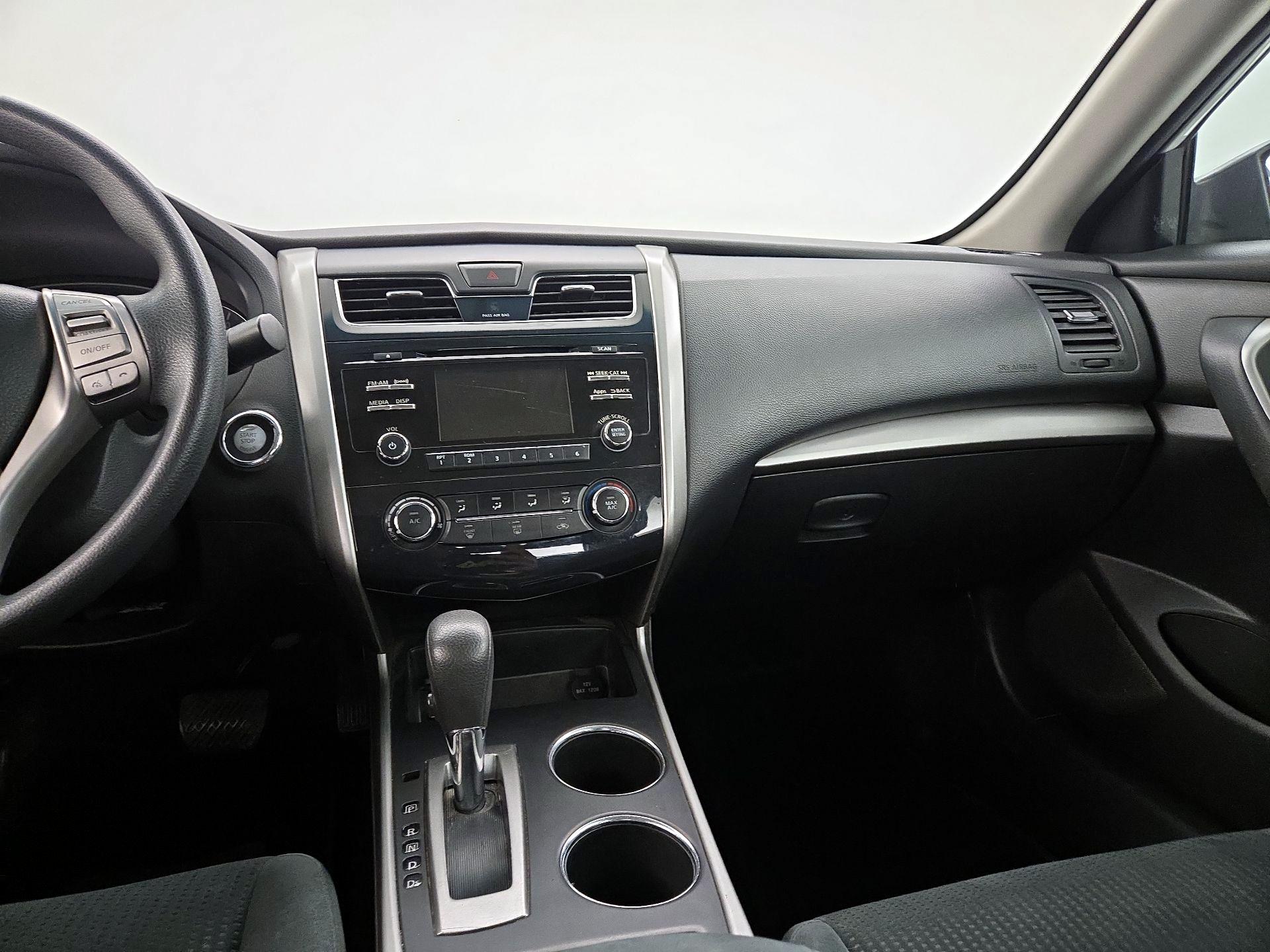 Thumbnail: 2015 Nissan Altima - 9