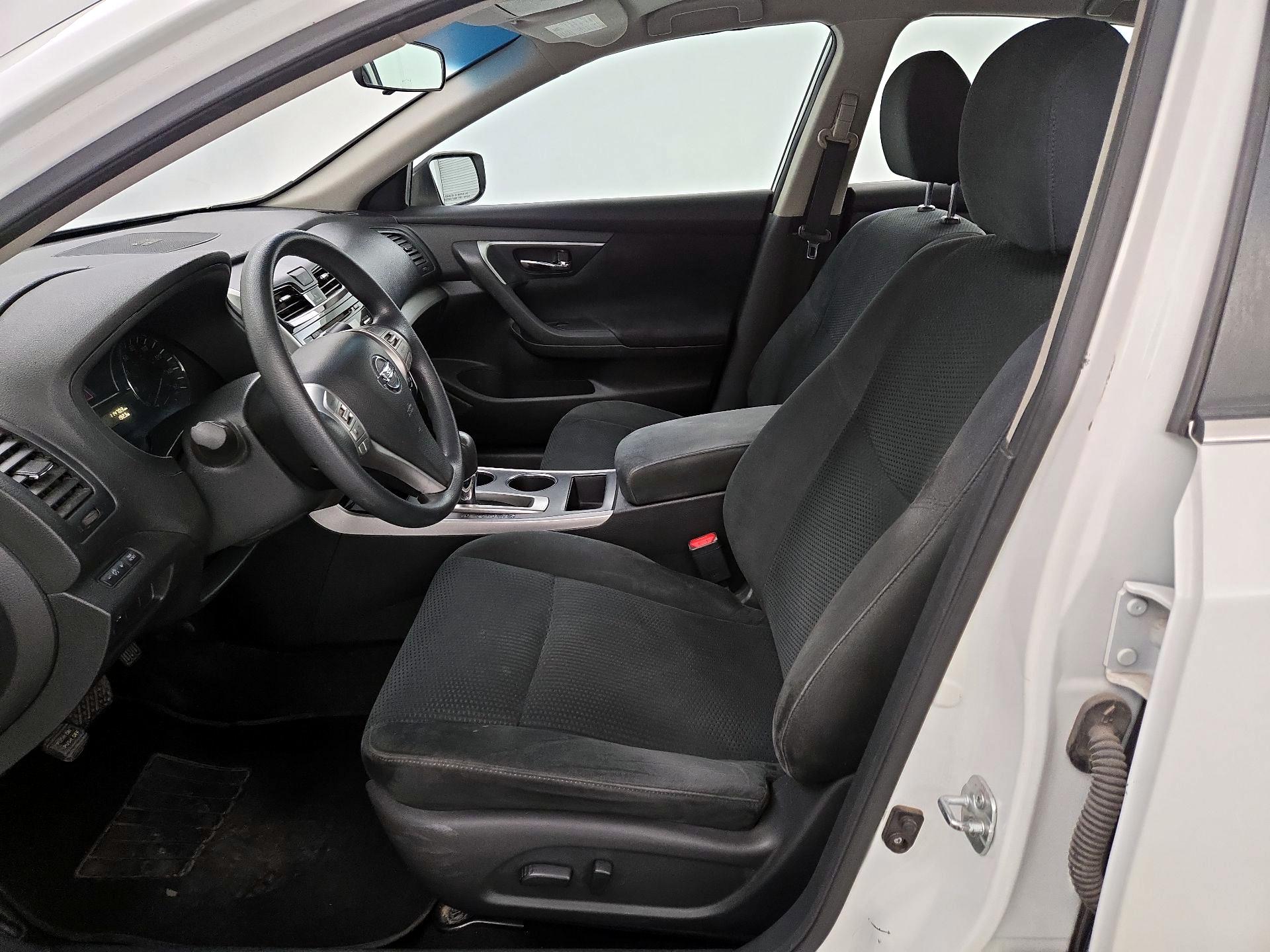 Thumbnail: 2015 Nissan Altima - 11