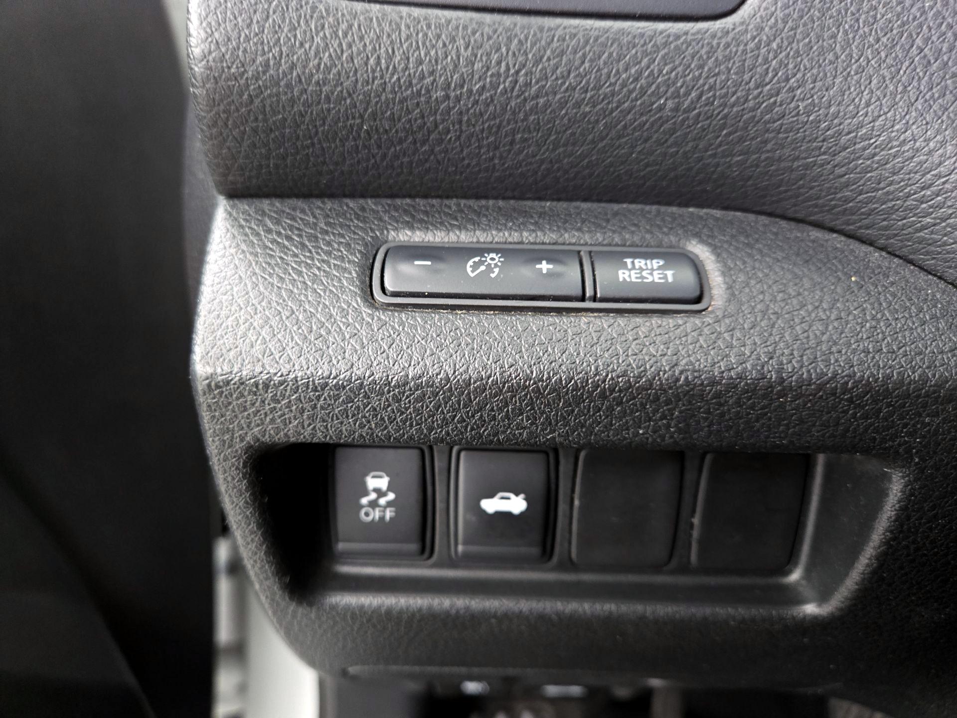 Thumbnail: 2015 Nissan Altima - 13