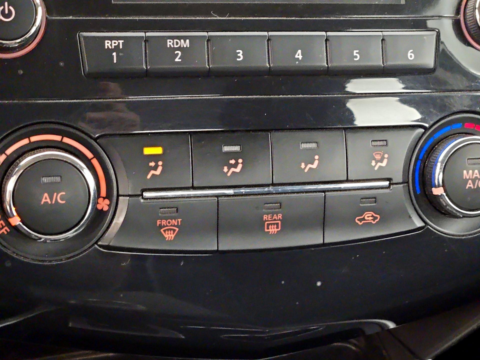 Thumbnail: 2015 Nissan Altima - 16