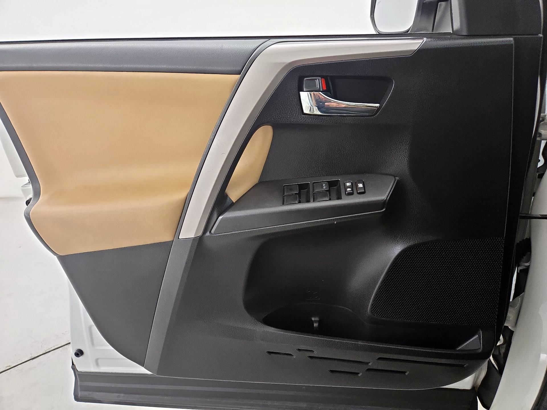 Thumbnail: 2017 Toyota RAV4 - 12