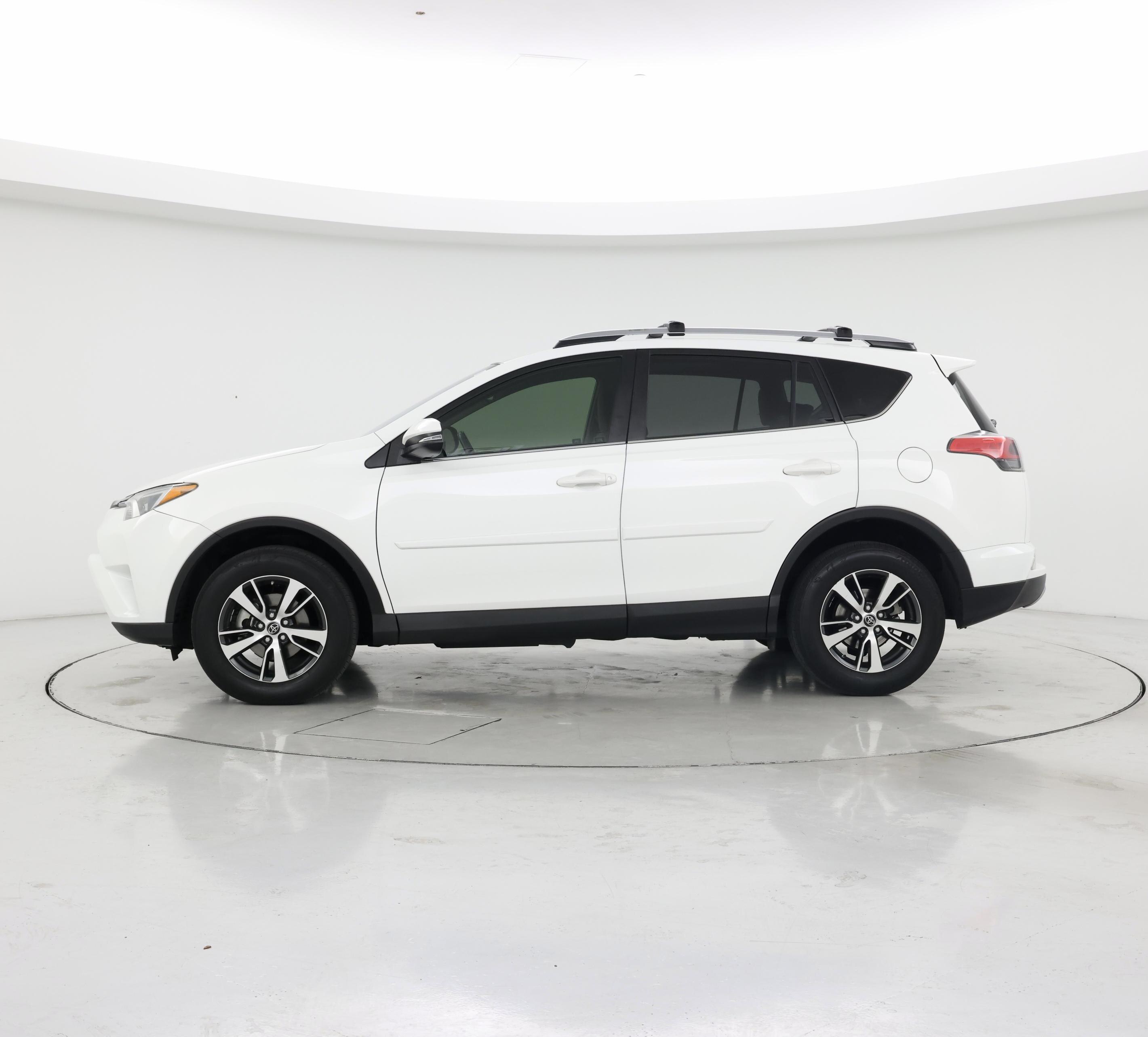 Thumbnail: 2017 Toyota RAV4 - 3
