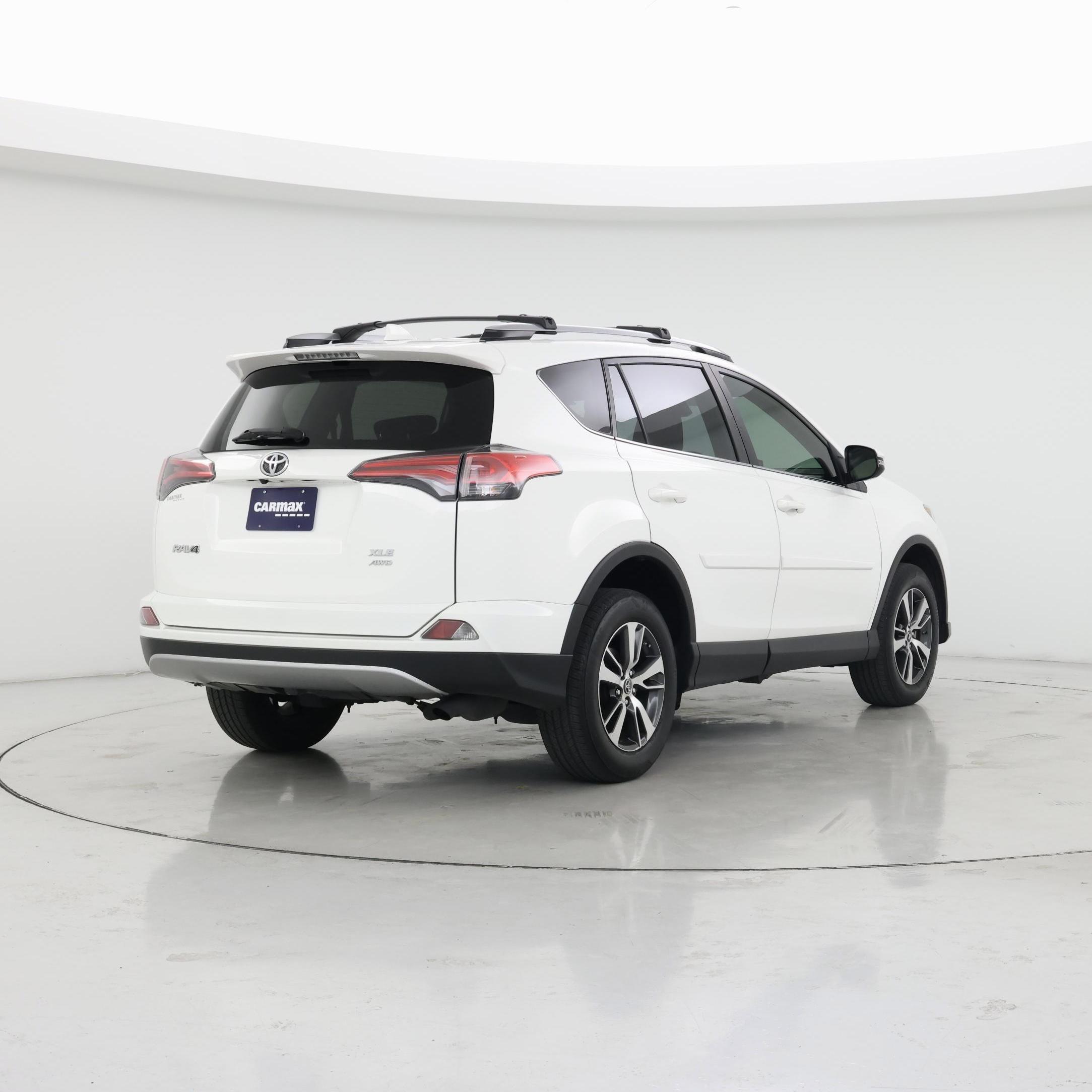 Thumbnail: 2017 Toyota RAV4 - 8