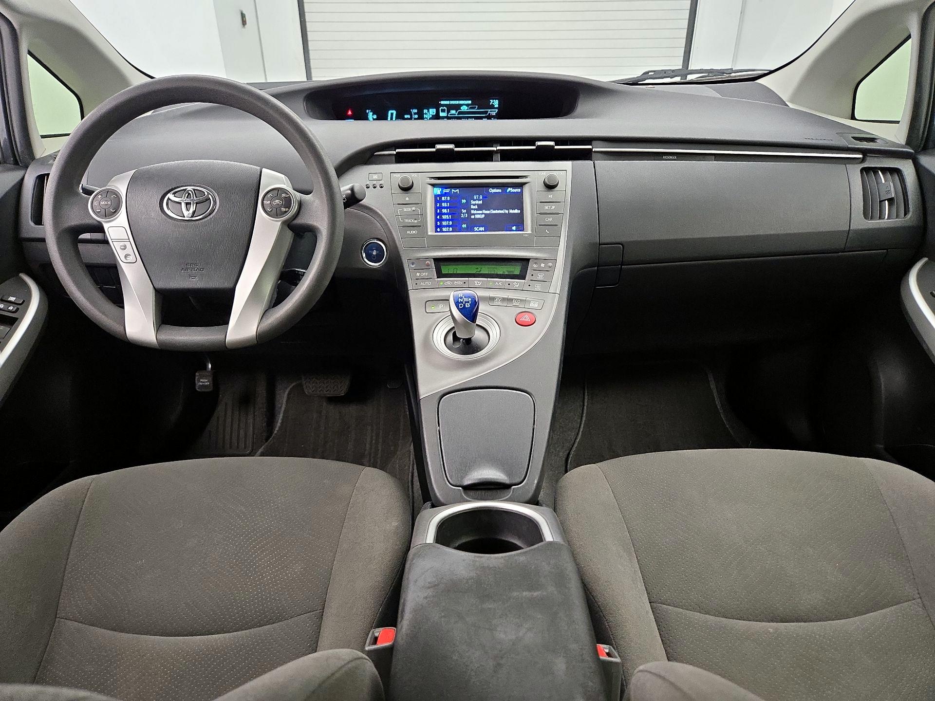 Thumbnail: 2015 Toyota Prius - 9