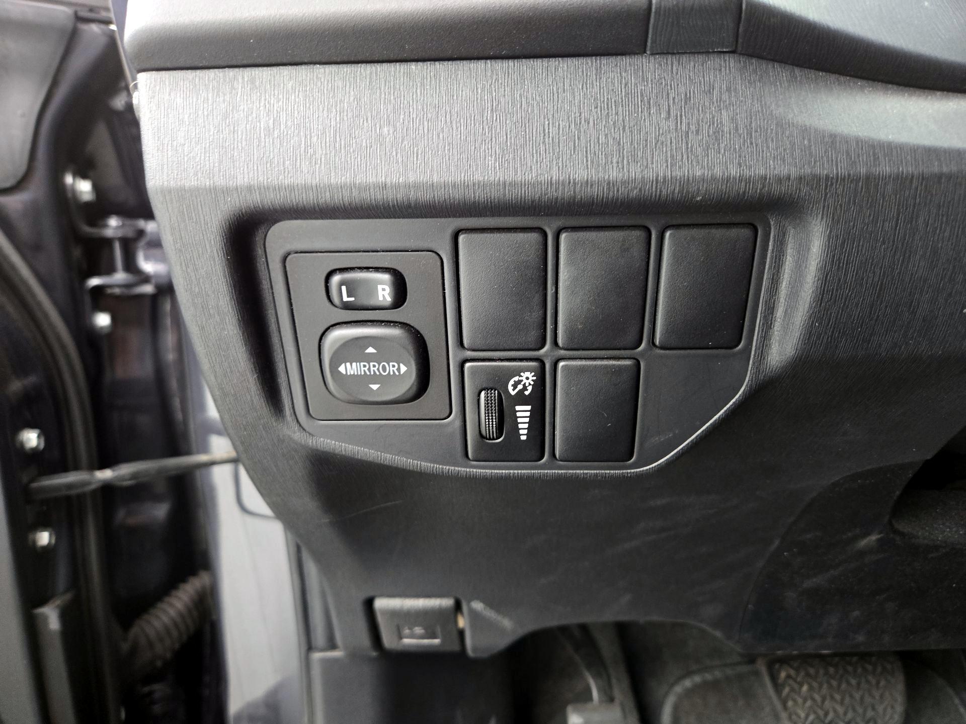 Thumbnail: 2015 Toyota Prius - 13