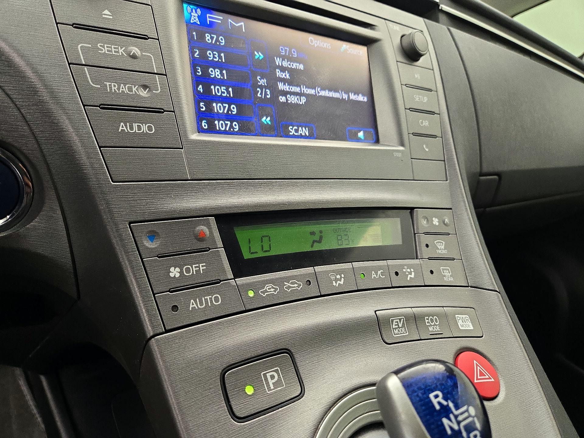 Thumbnail: 2015 Toyota Prius - 16