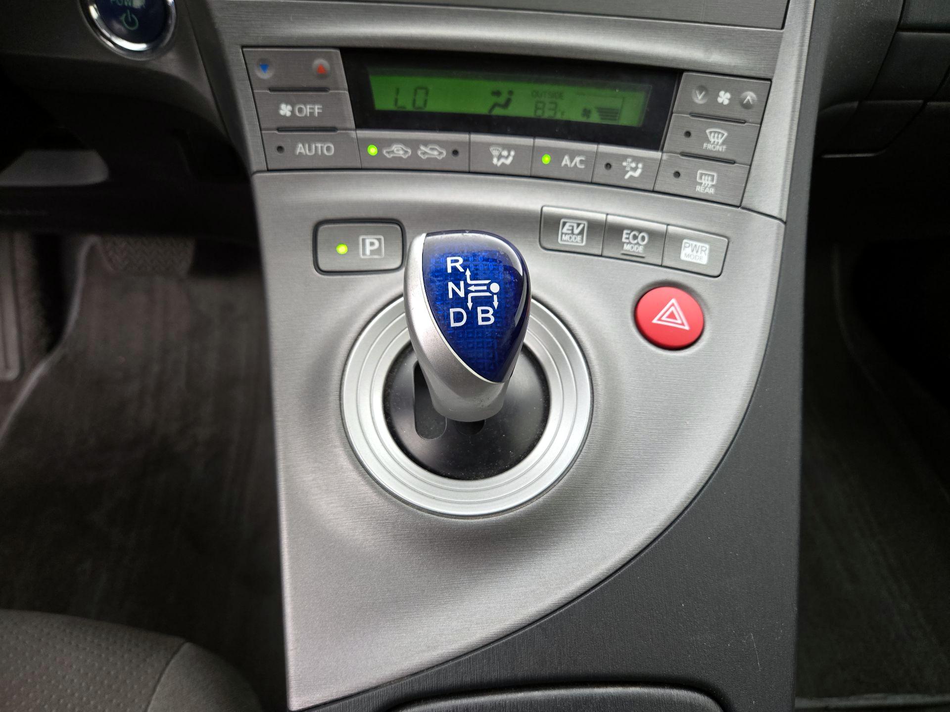 Thumbnail: 2015 Toyota Prius - 17