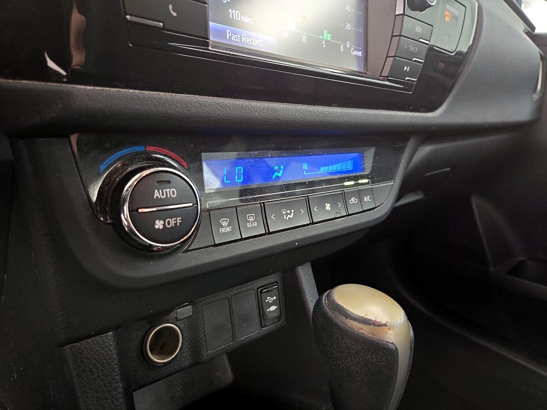 Thumbnail: 2014 Toyota Corolla - 15