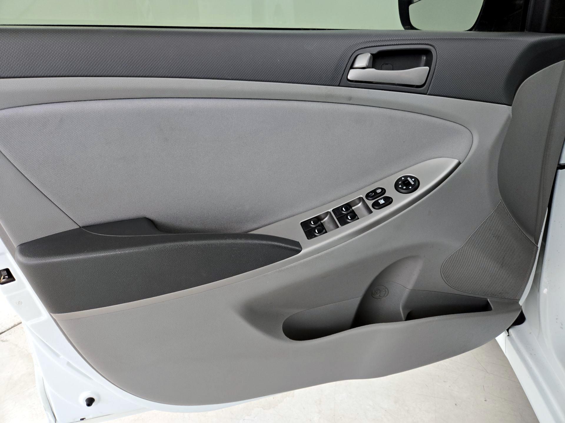 Thumbnail: 2015 Hyundai Accent - 12