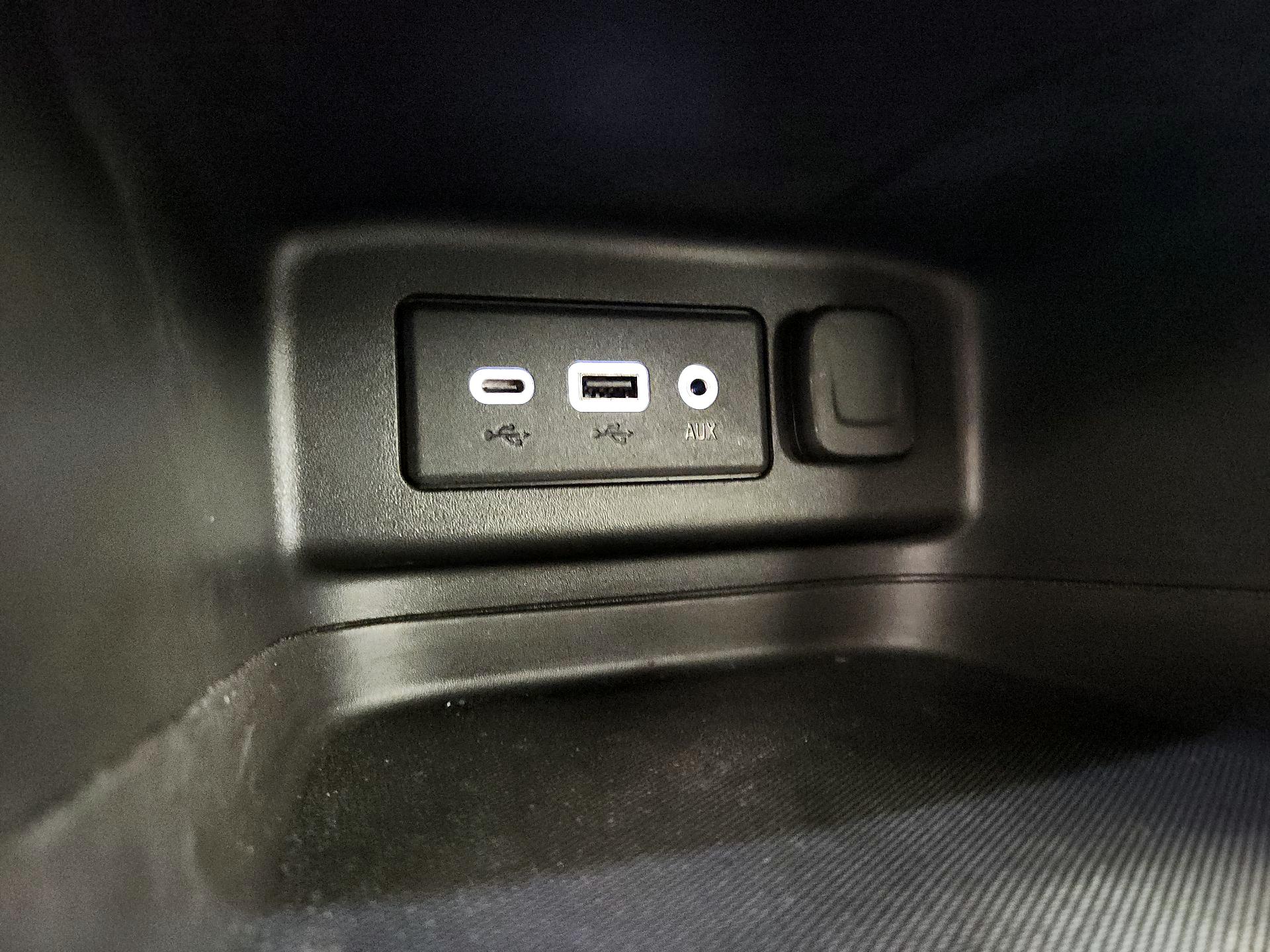 Thumbnail: 2020 Chevrolet Equinox - 18