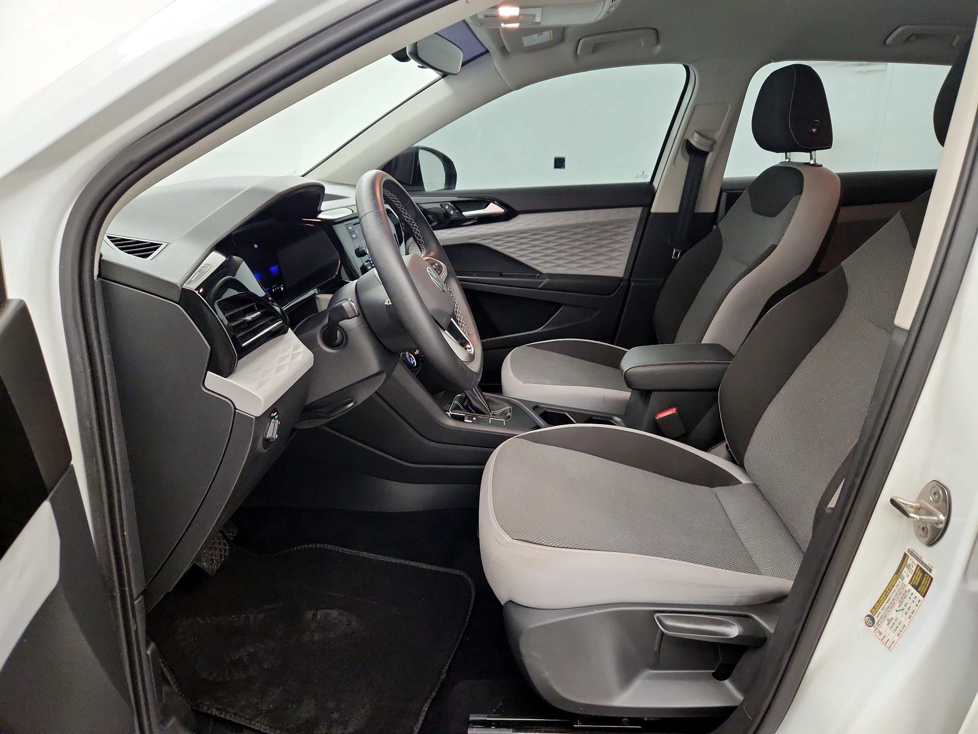 Thumbnail: 2023 Volkswagen Taos - 11