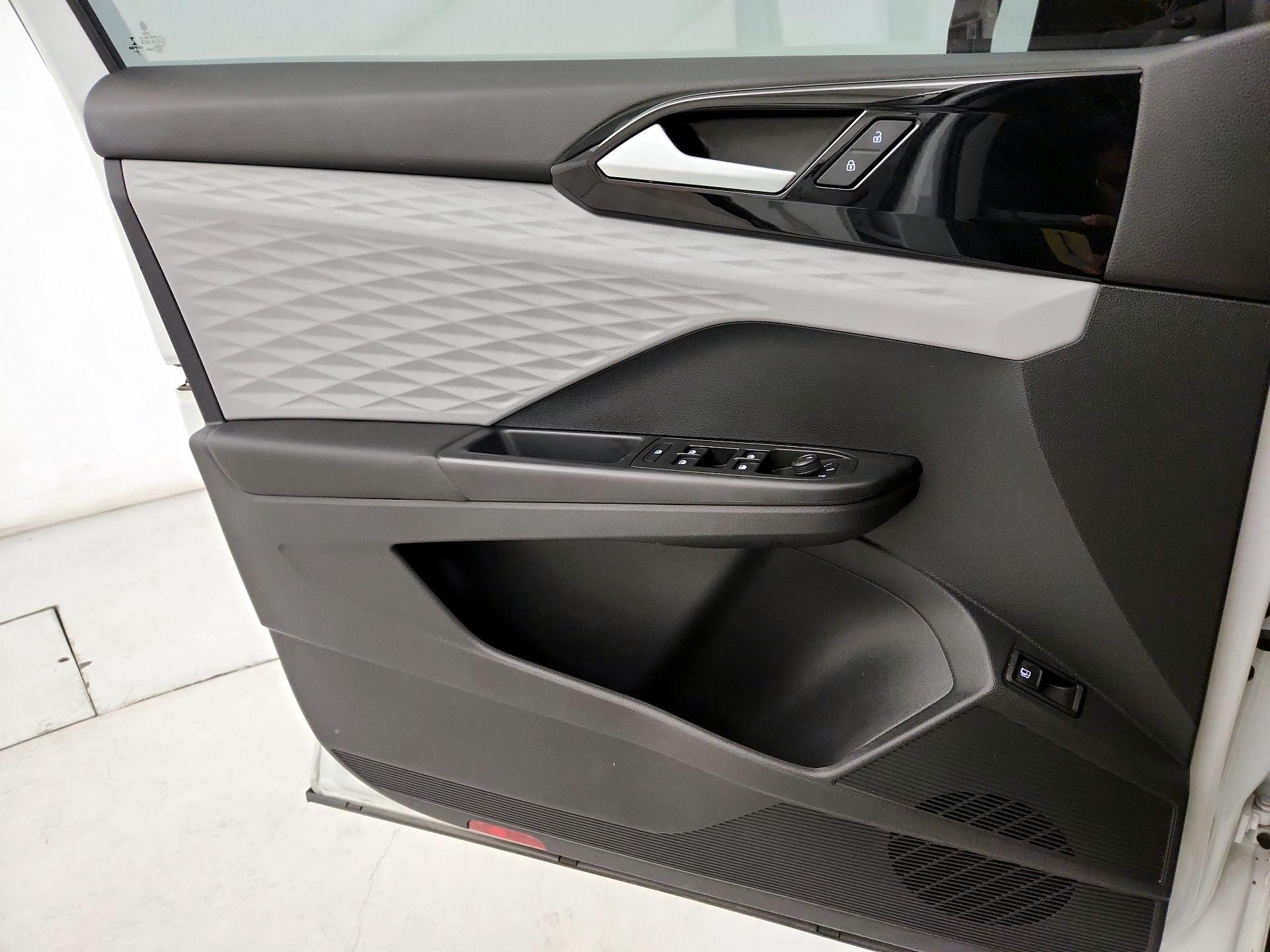 Thumbnail: 2023 Volkswagen Taos - 12