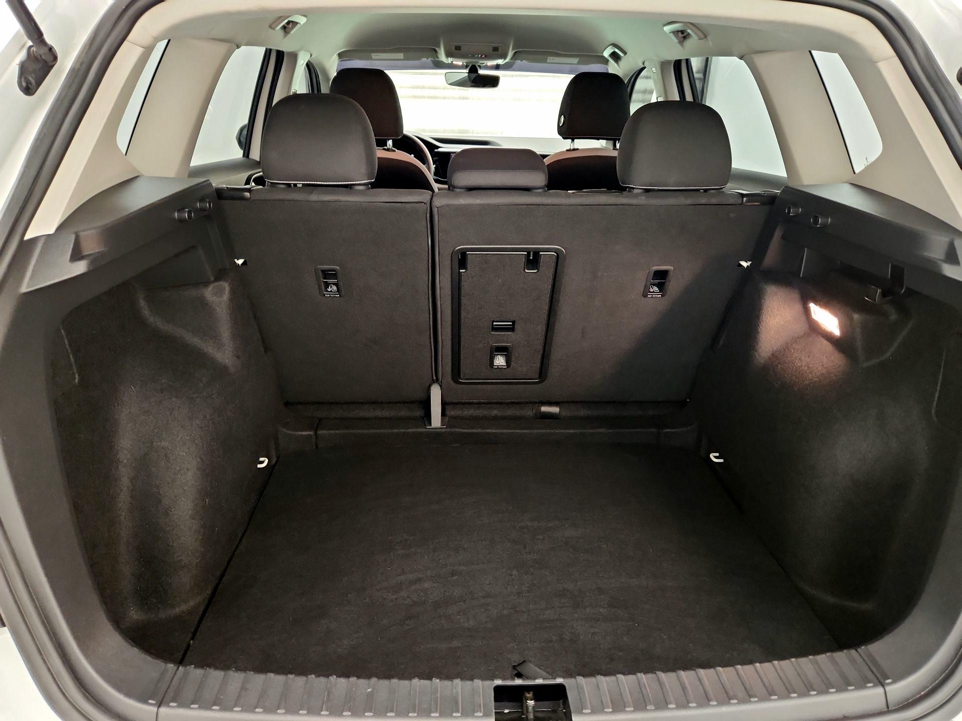 Thumbnail: 2023 Volkswagen Taos - 20