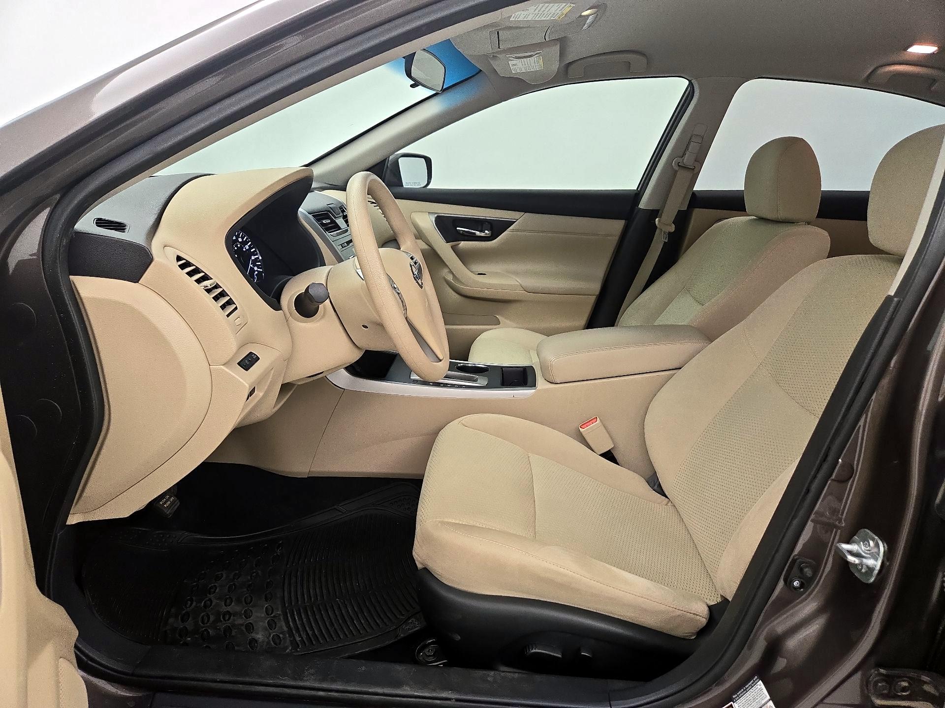 Thumbnail: 2015 Nissan Altima - 11