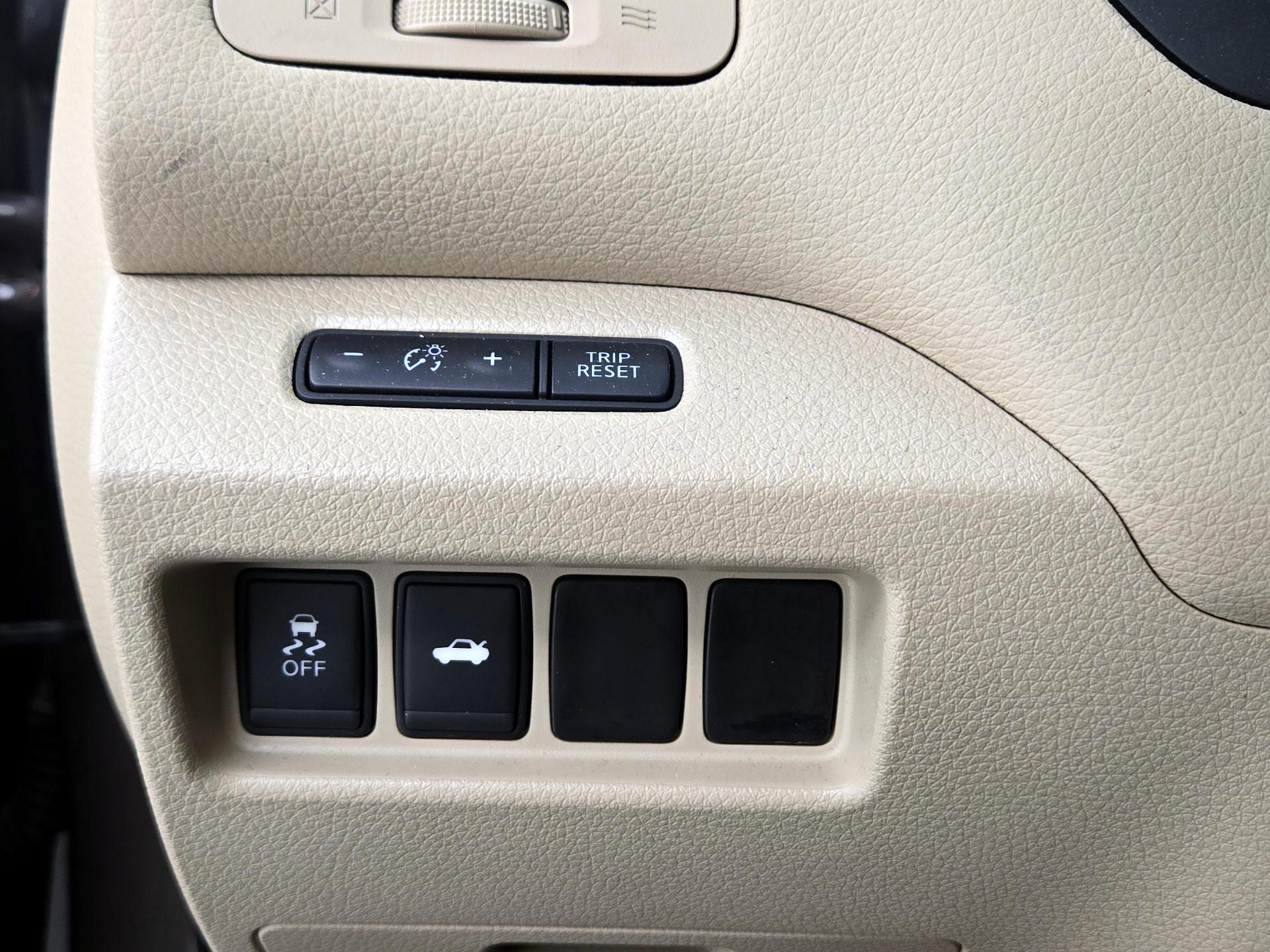 Thumbnail: 2015 Nissan Altima - 13