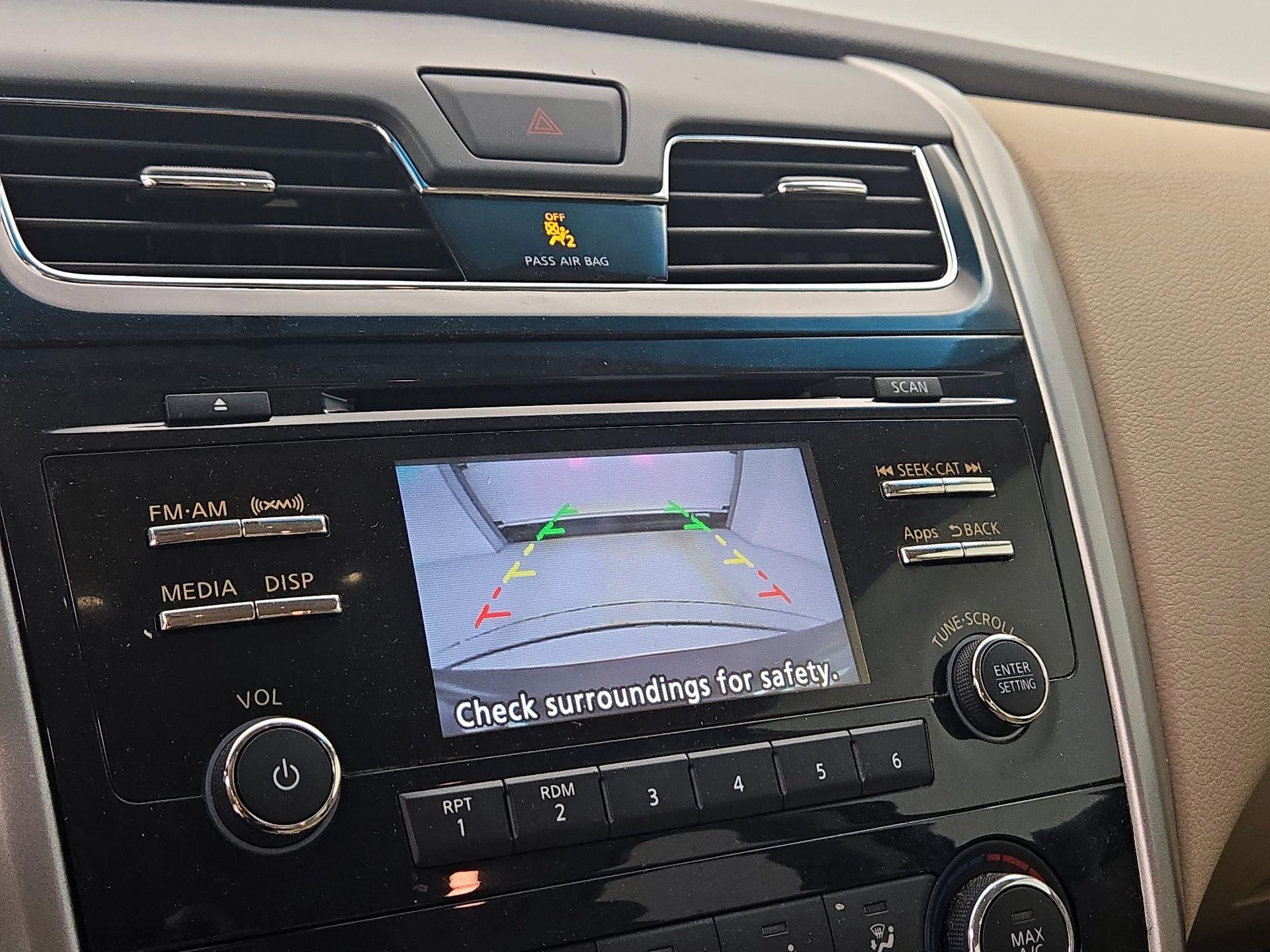 Thumbnail: 2015 Nissan Altima - 14