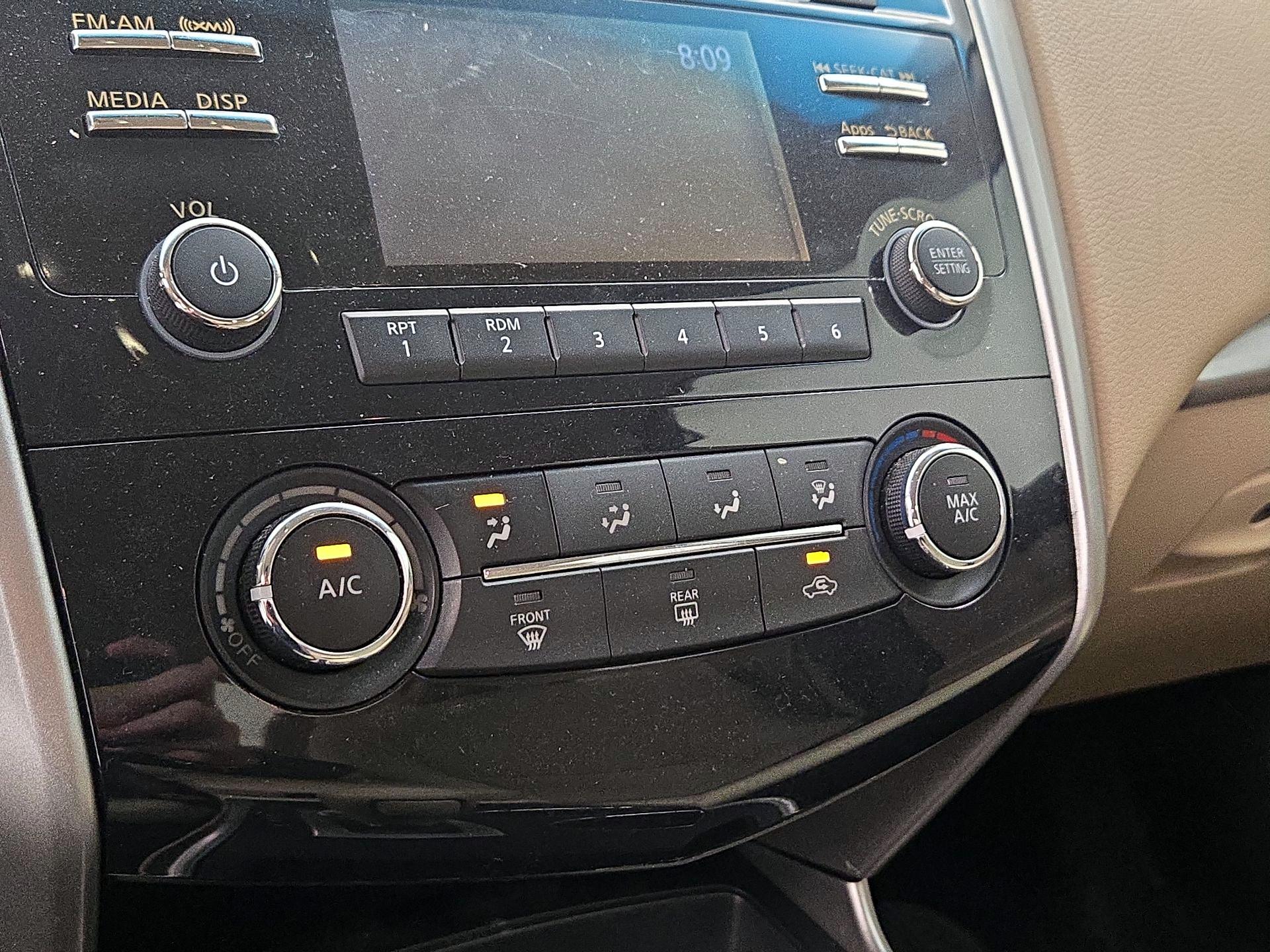 Thumbnail: 2015 Nissan Altima - 16