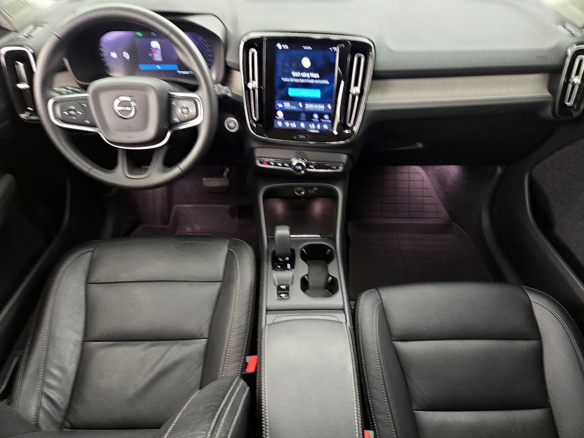 Thumbnail: 2023 Volvo XC40 - 9