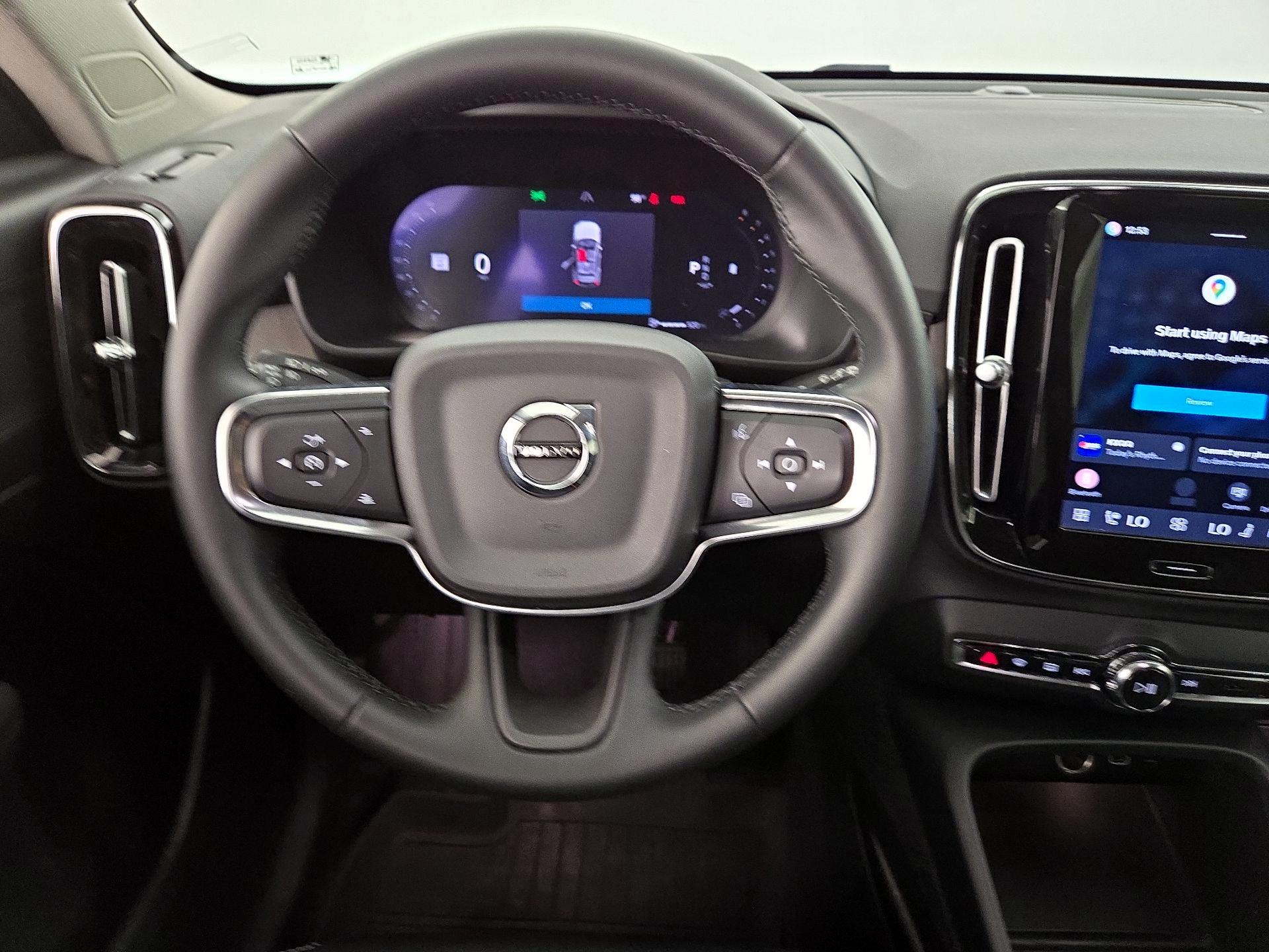 Thumbnail: 2023 Volvo XC40 - 10