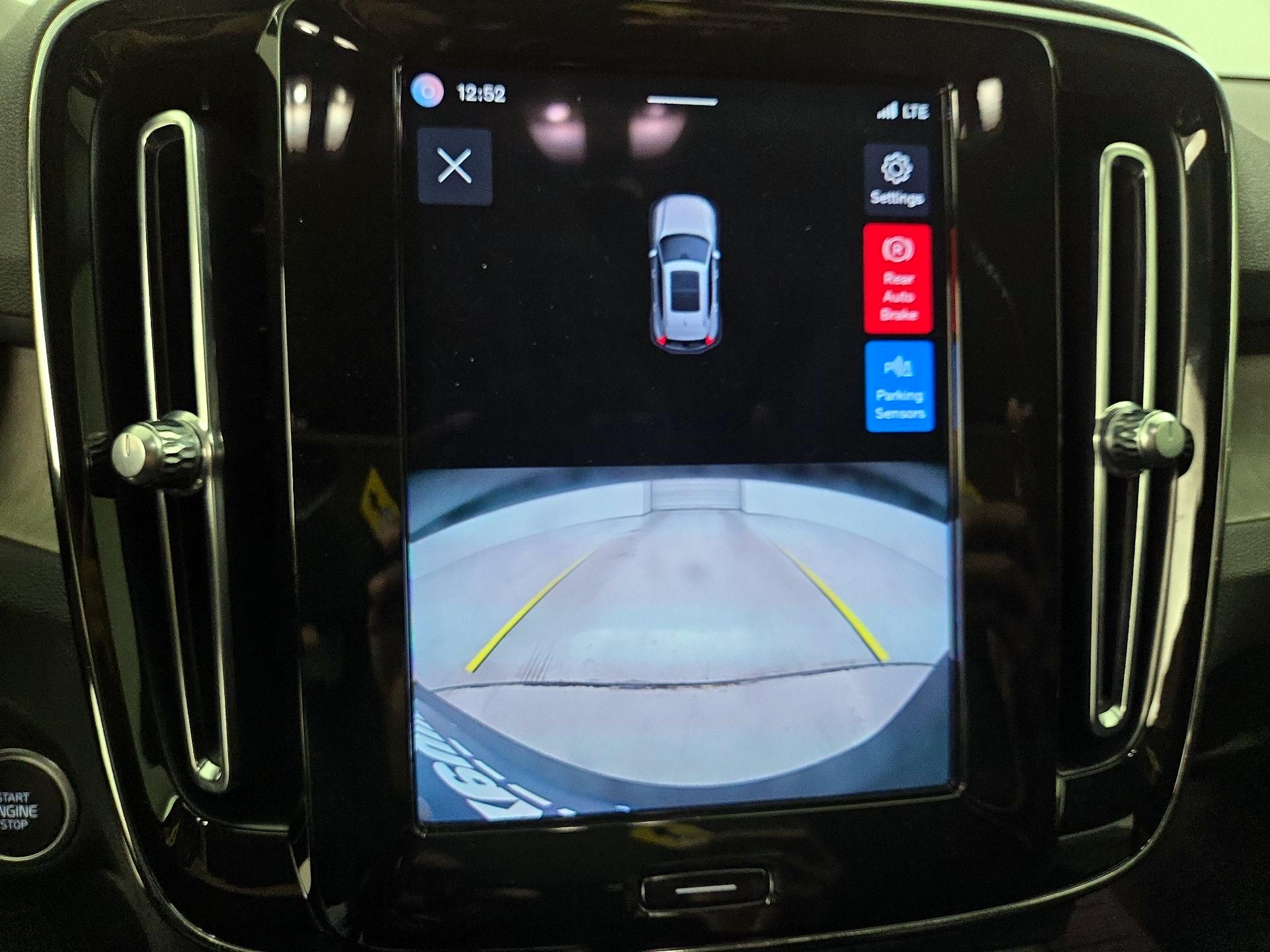 Thumbnail: 2023 Volvo XC40 - 14