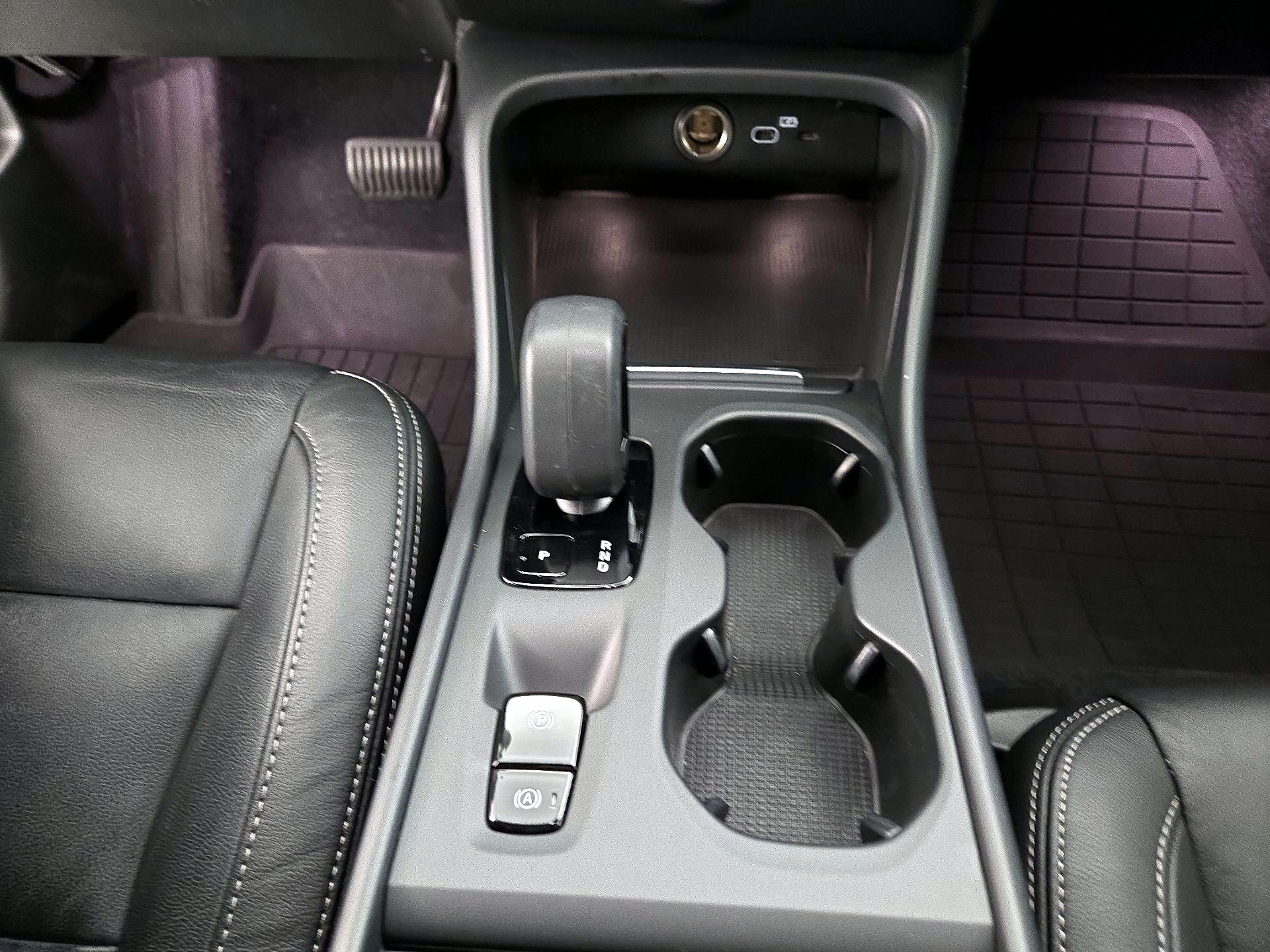 Thumbnail: 2023 Volvo XC40 - 17