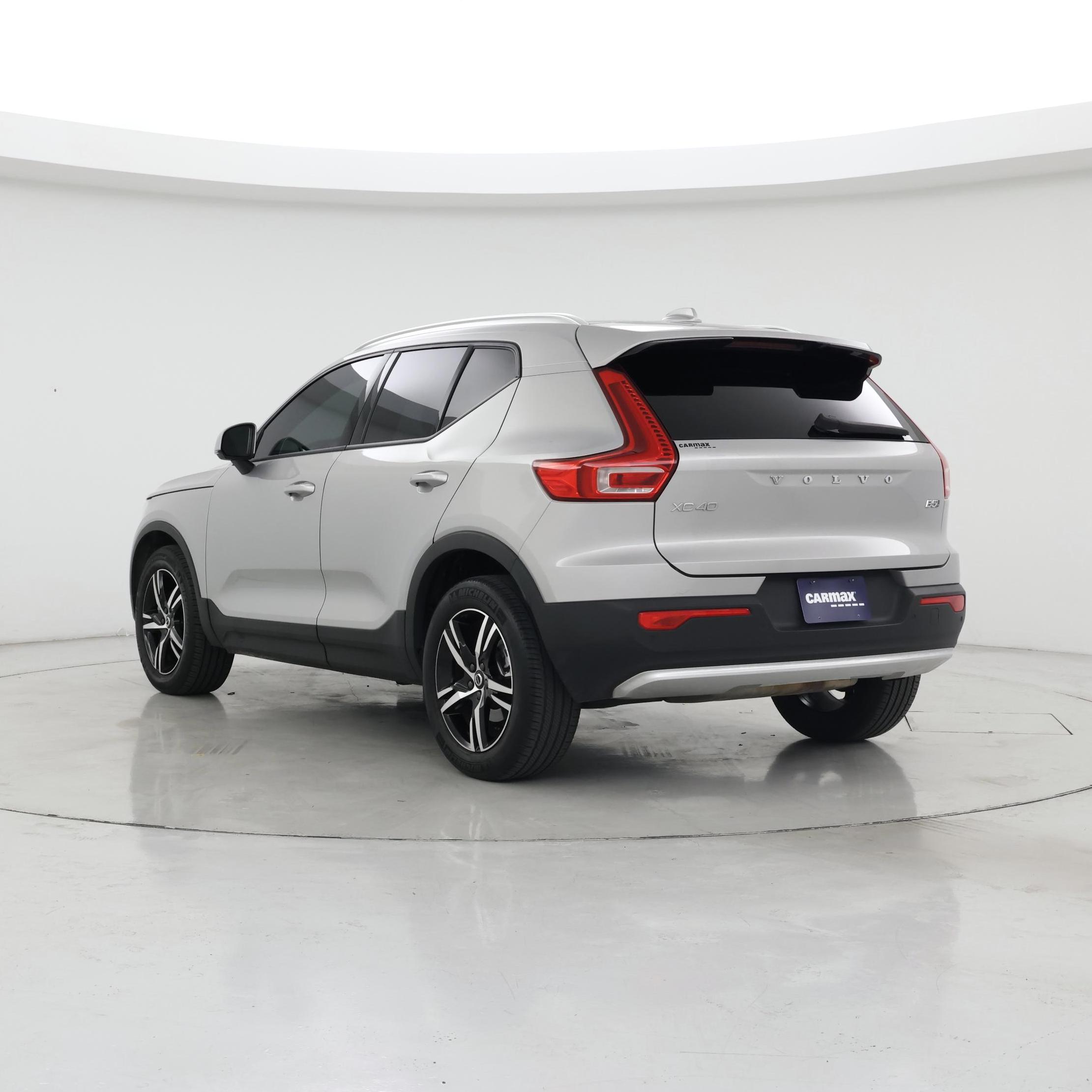 Thumbnail: 2023 Volvo XC40 - 2