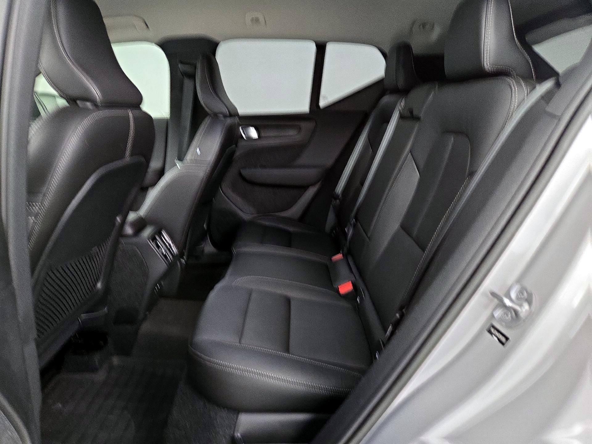 Thumbnail: 2023 Volvo XC40 - 19