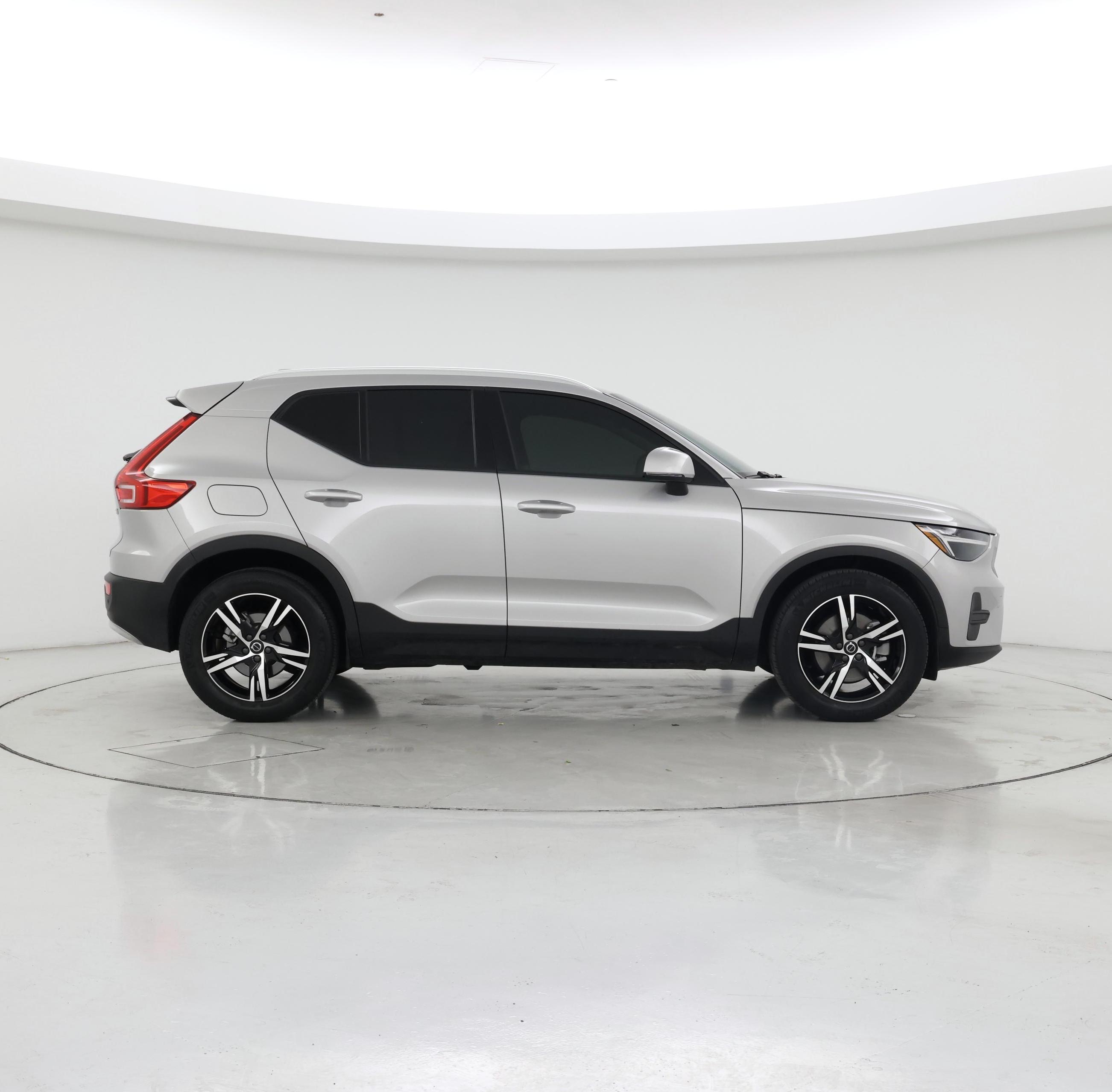 Thumbnail: 2023 Volvo XC40 - 7