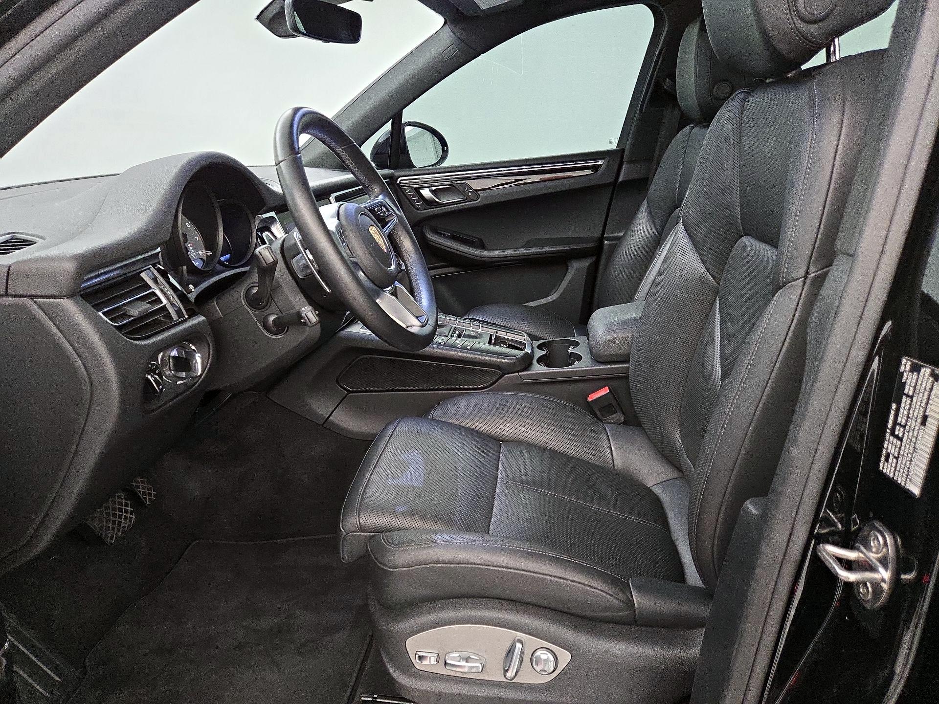 Thumbnail: 2020 Porsche Macan - 11